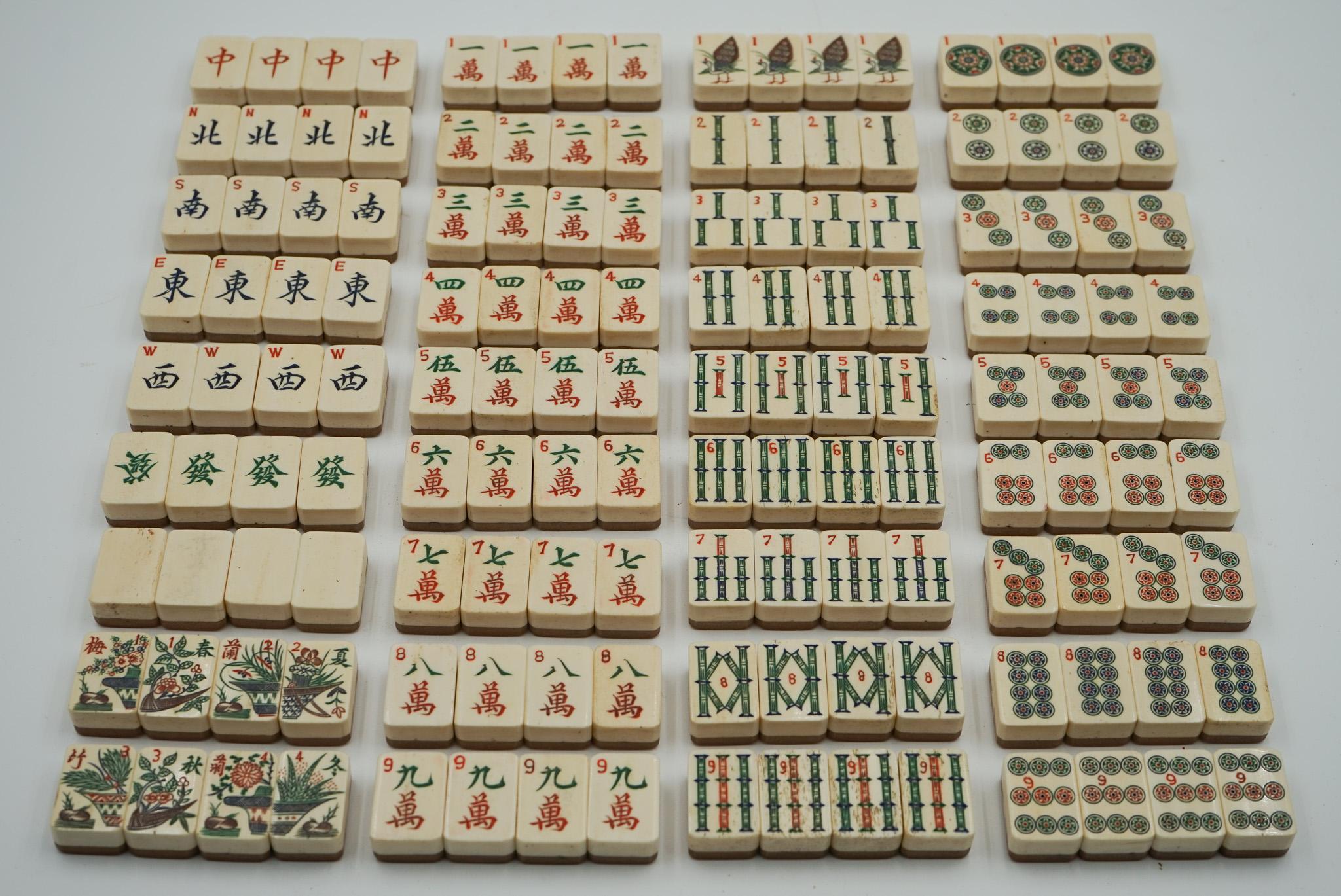 ANTIGUO JUEGO DE MAHJONG TRADICIONAL CHINO CON 144 TiLES en venta 1
