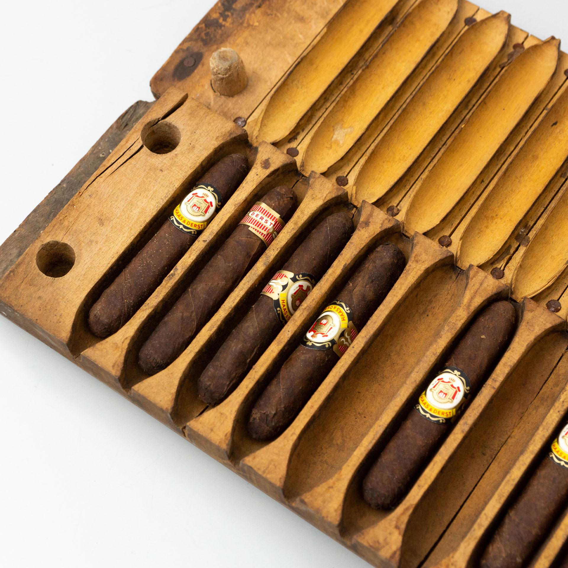 Antique Traditional Cigar Holder, circa 1950 2