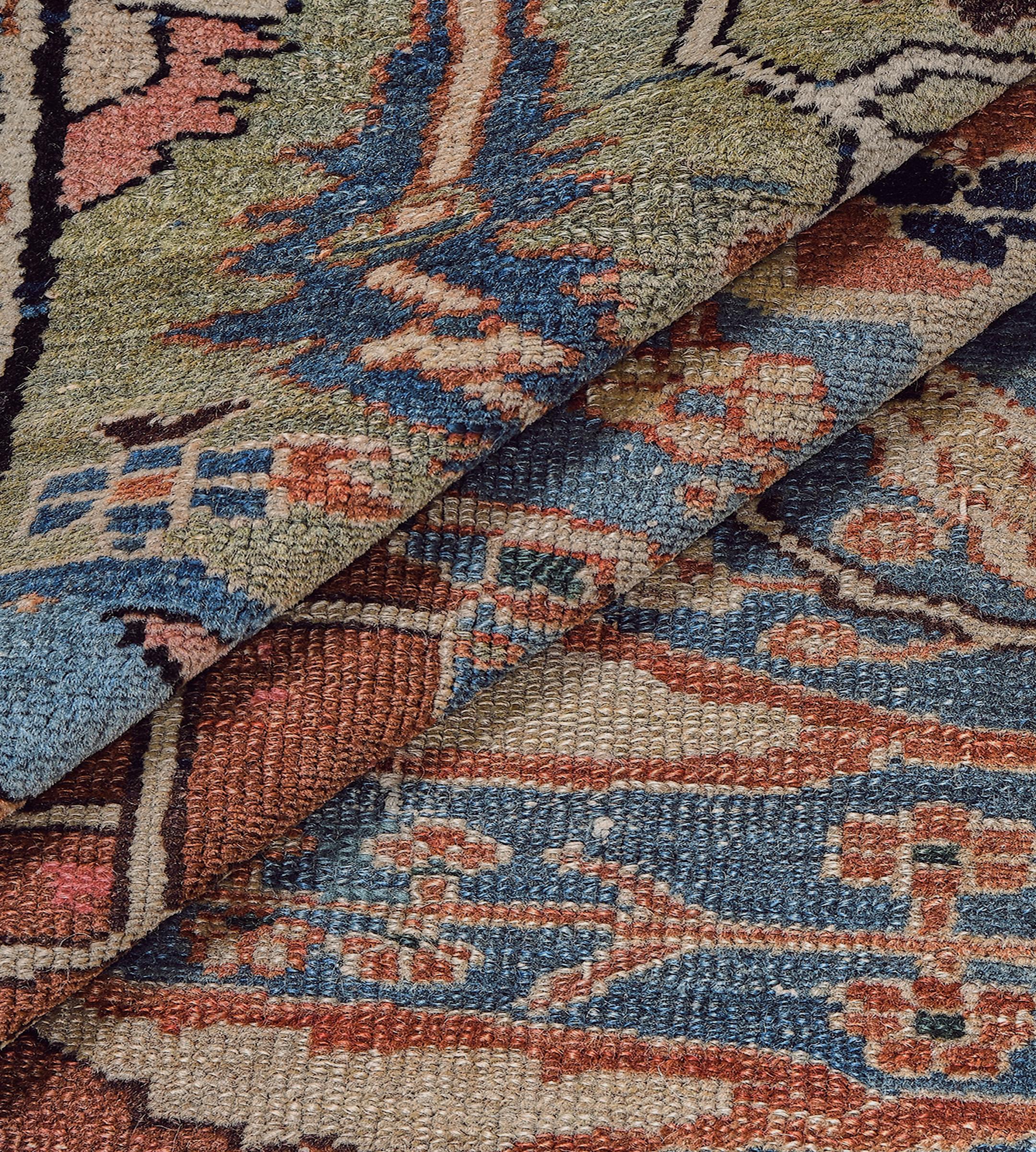 Antique Traditional Hand-Woven Palmetto-Vine Persian Serapi Rug For Sale 5