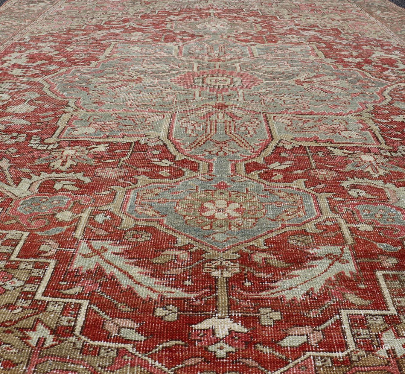 Alfombra Heriz Antigua Tradicional con Diseño de Medallón Floral 7'7 x 10'5 en venta 4