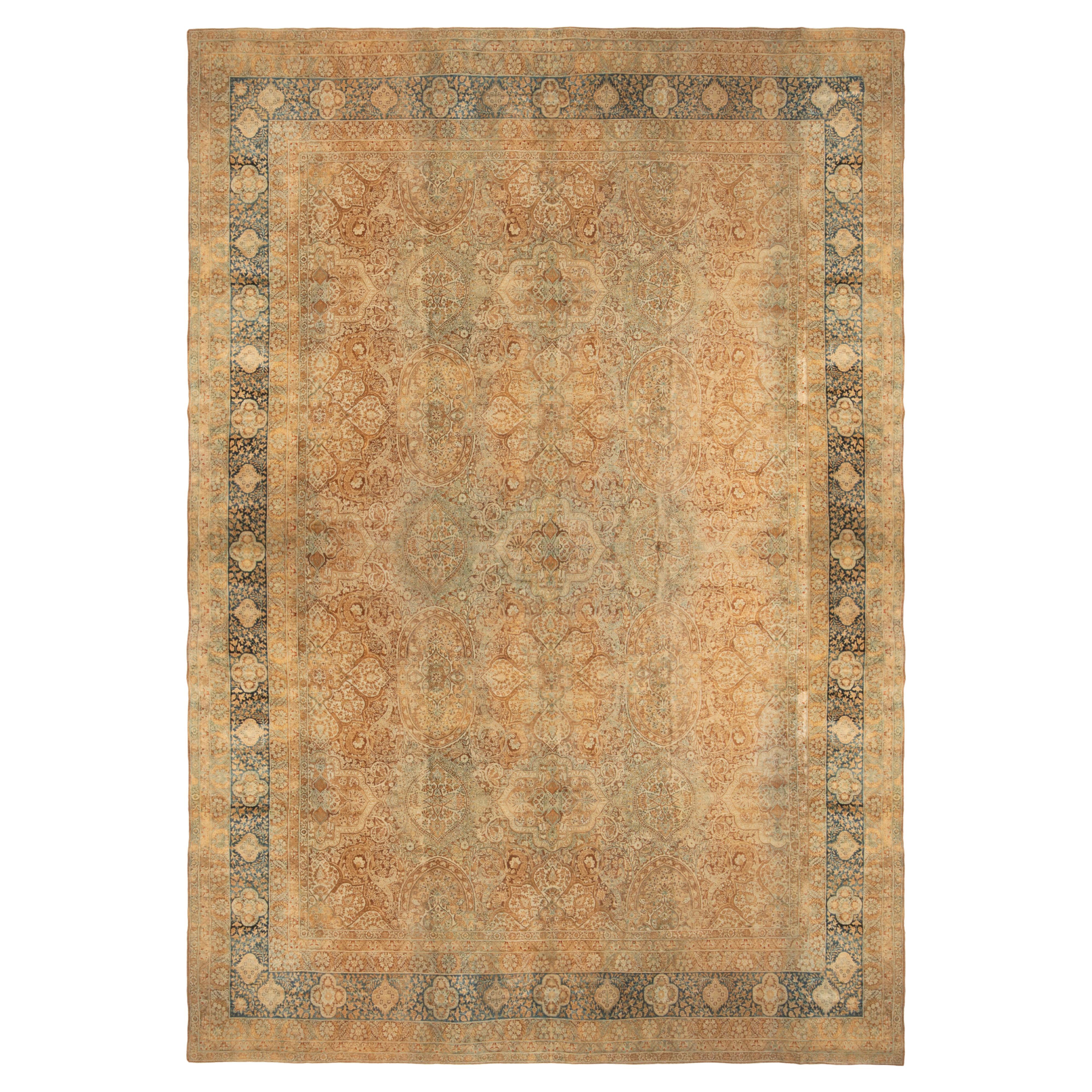 Antiker, traditioneller blauer und beigefarbener Teppich mit Blumenmuster von Teppich & Kelim