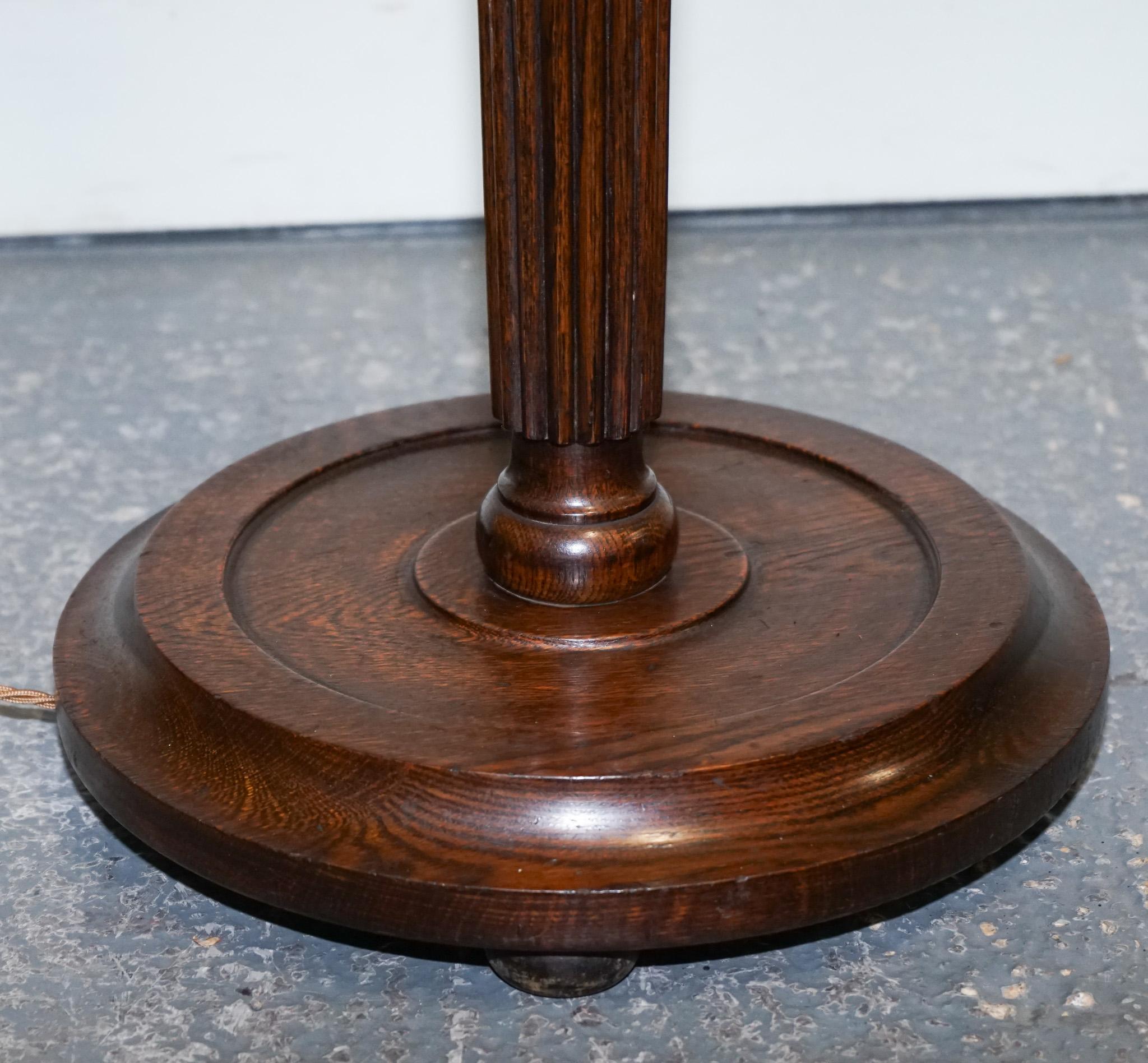 Hand-Crafted ANTIQUE TRADITiONAL OAK STANDARD FLOOR LAMP For Sale