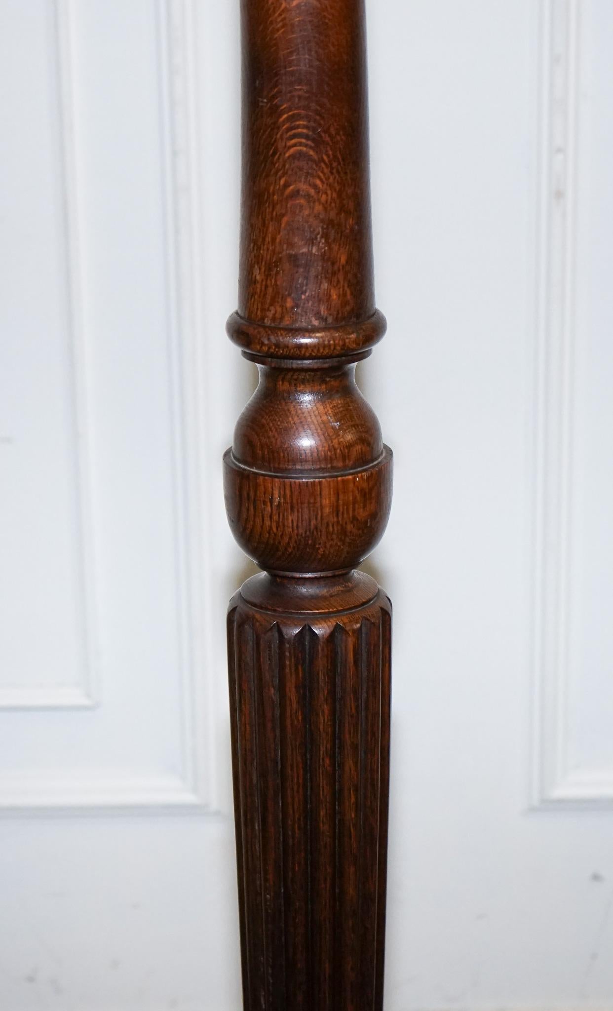 20th Century ANTIQUE TRADITiONAL OAK STANDARD FLOOR LAMP For Sale