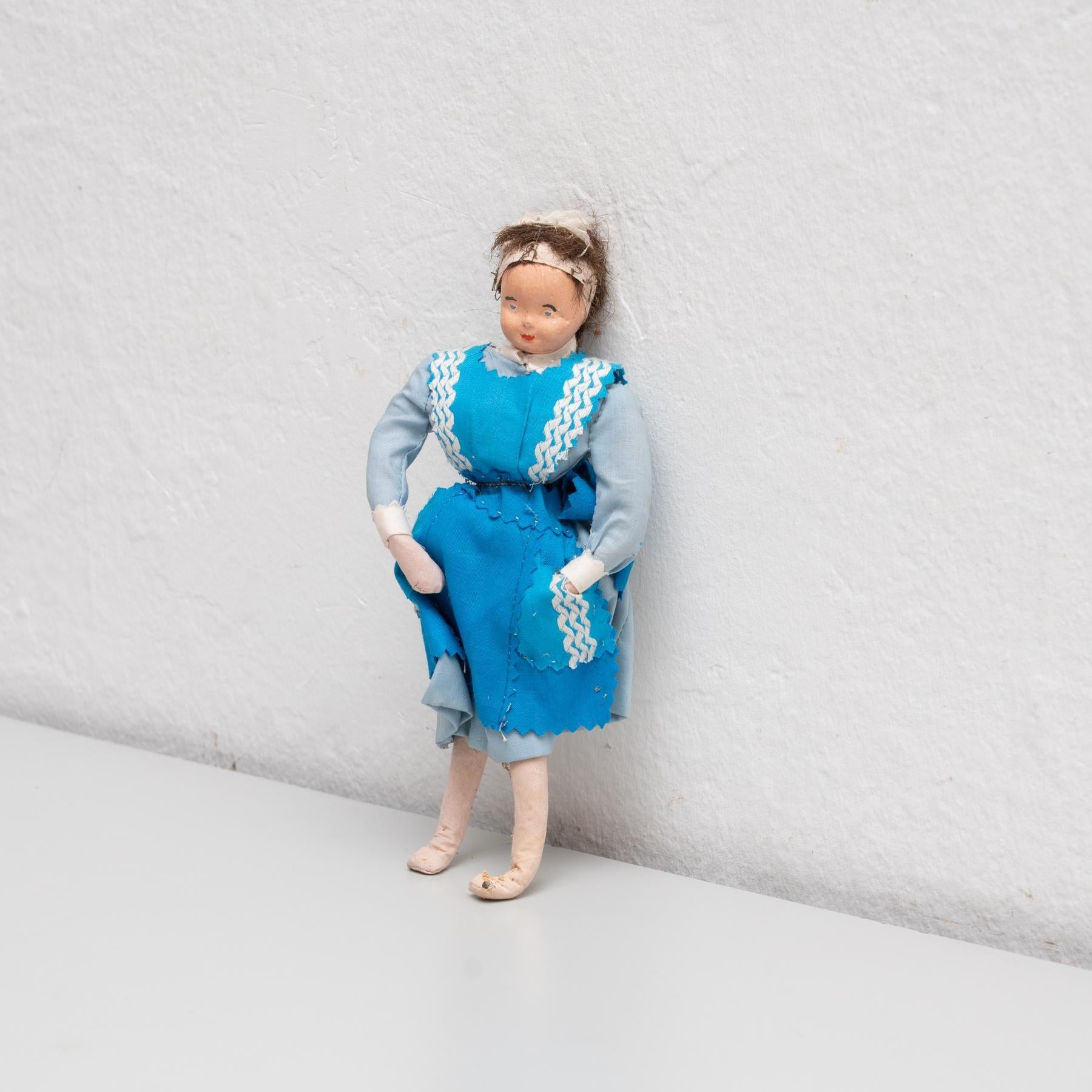 Antique Traditional Spanish Maid Rag Doll, circa 1920 In Good Condition For Sale In Barcelona, ES