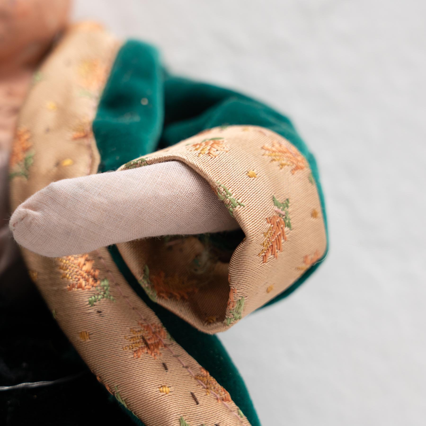 Ancienne poupée de chiffon traditionnelle espagnole, vers 1920 en vente 2