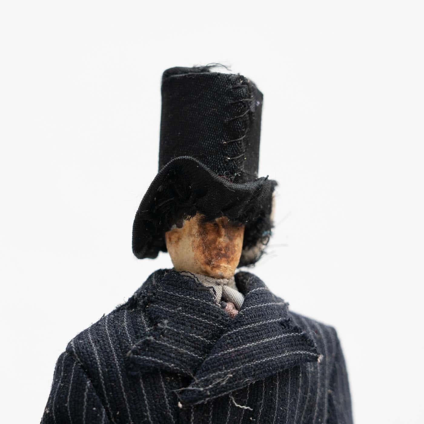 Antique Traditional Spanish Rag Doll, circa 1930 In Good Condition For Sale In Barcelona, ES