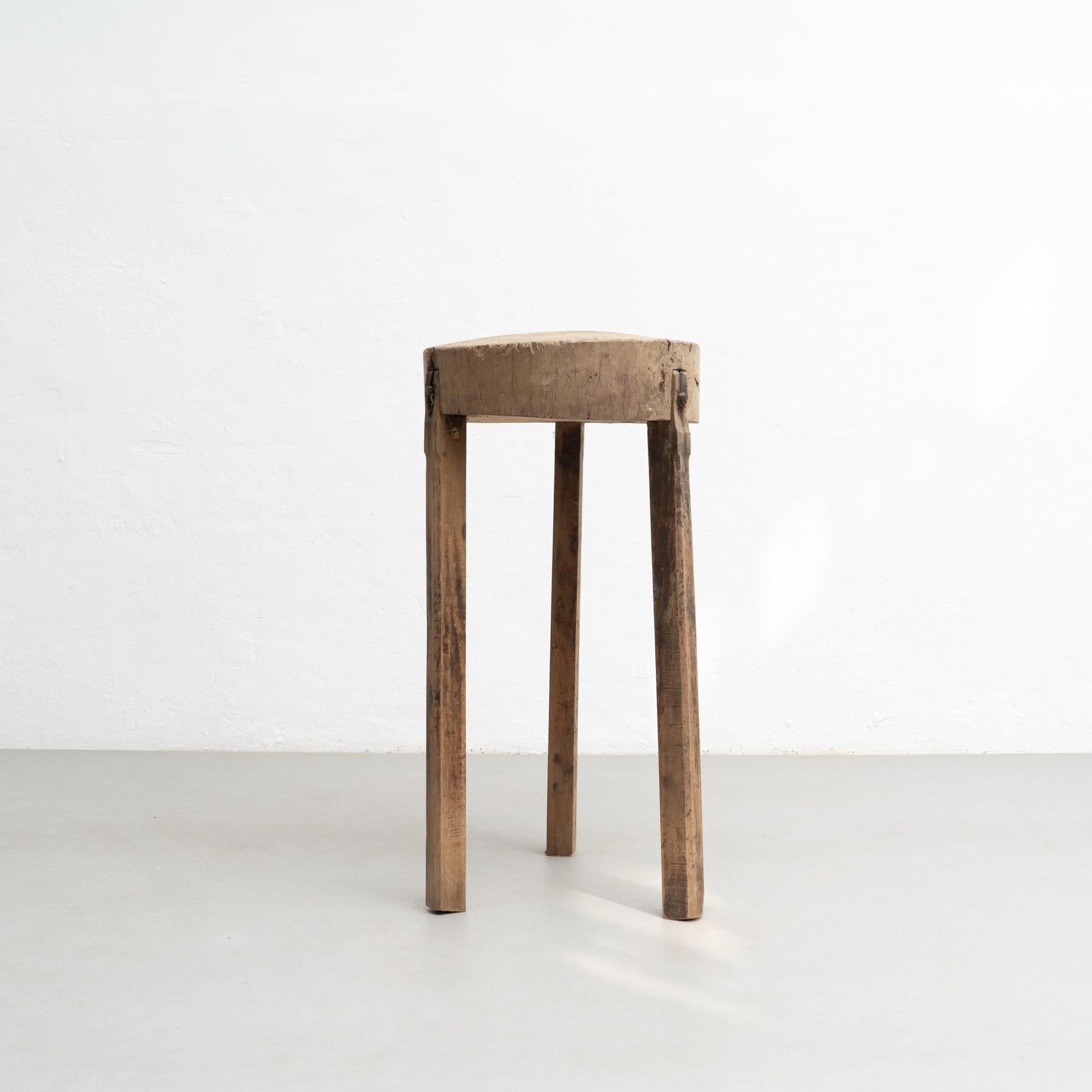 Antique Traditional Spanish Wood Side Table, circa 1930 In Good Condition For Sale In Barcelona, Barcelona