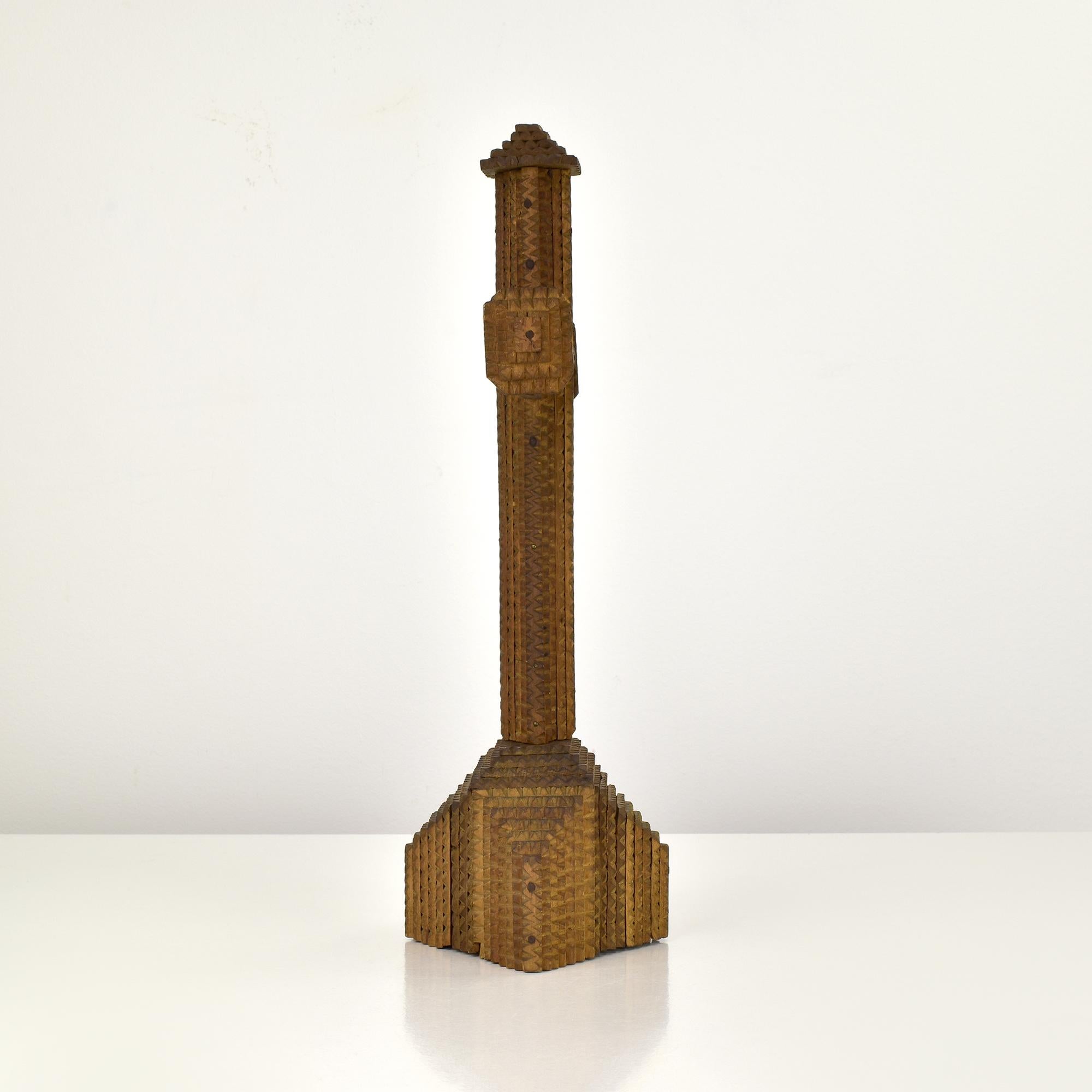 Antiguo Crucifijo Tramp Art de Madera, Cruz de Arte Popular, circa 1880 Hecho a mano en venta