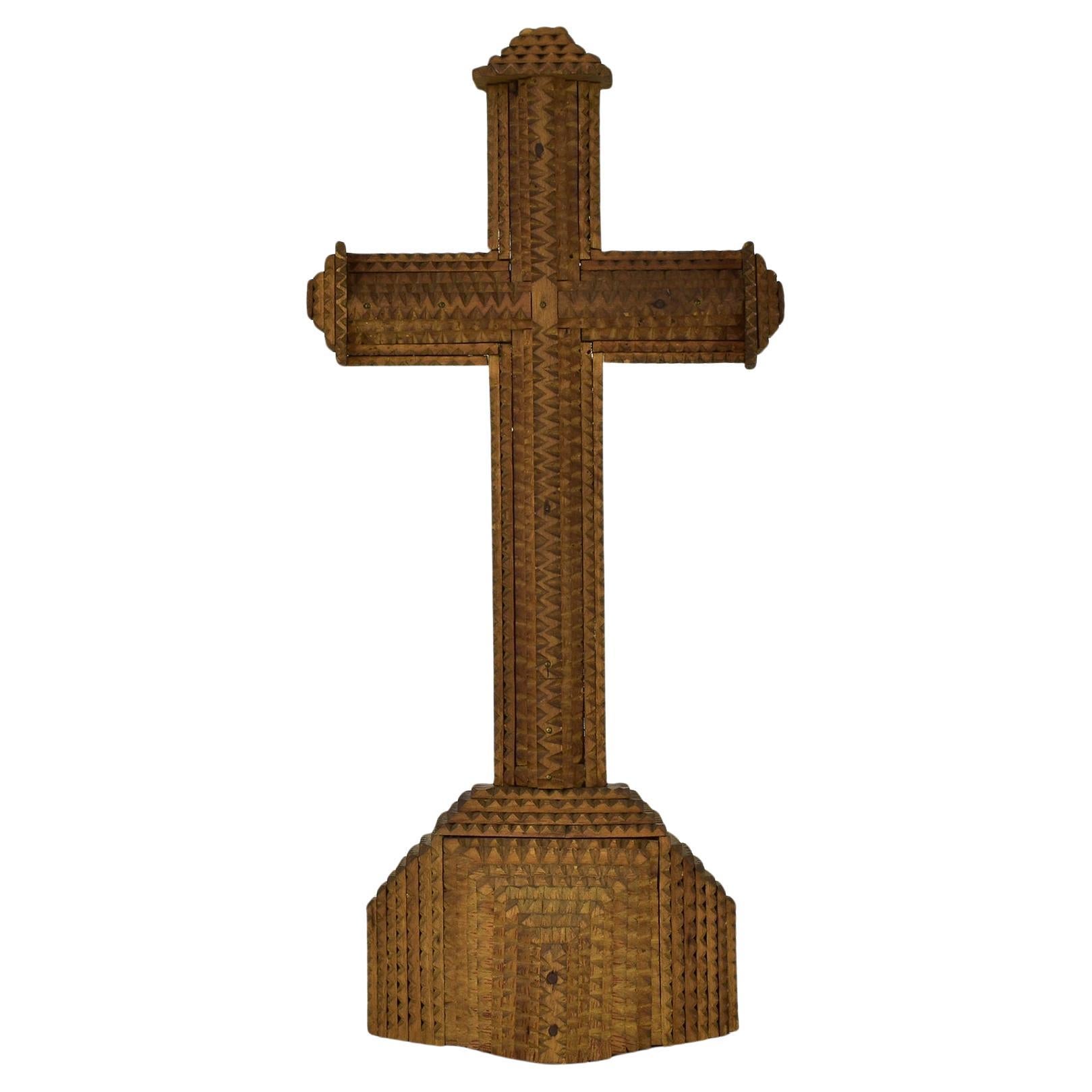 Antiguo Crucifijo Tramp Art de Madera, Cruz de Arte Popular, circa 1880 en venta