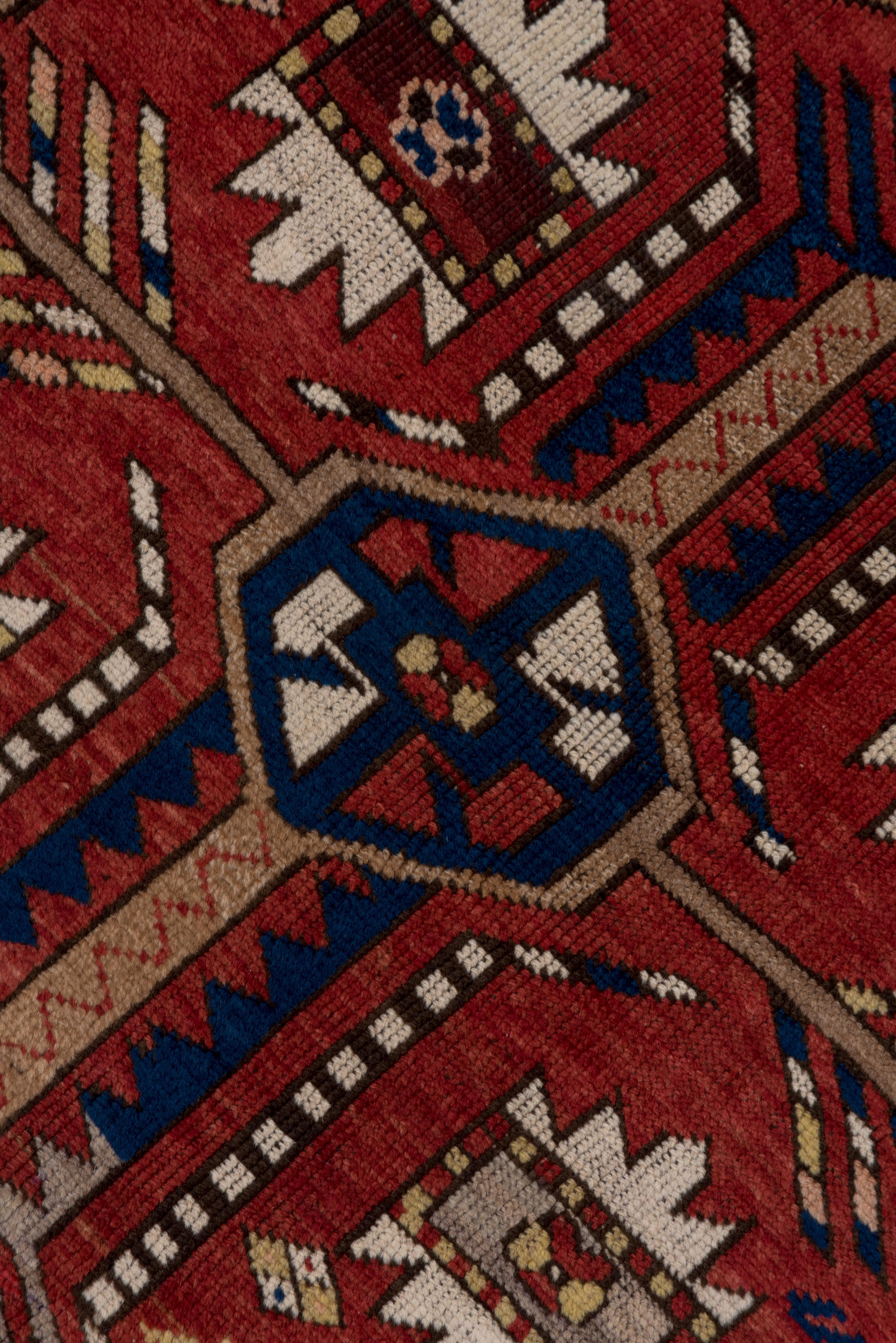 Antique Transcaucasian Rug Shield Medallion Pattern In Good Condition For Sale In New York, NY