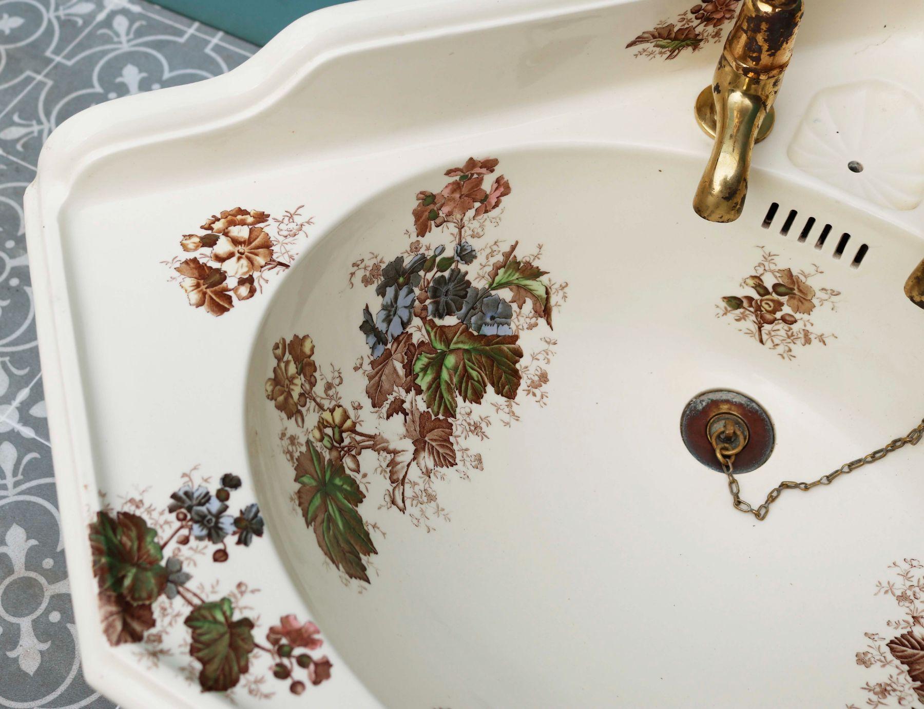 Antique Transfer Printed Polychrome corner sink. A very rare multi-colour transfer basin with cast iron wall brackets. Fitted with original brass plug, chain and taps.

Additional dimensions

Sides 55 cm

Front to back 58 cm.