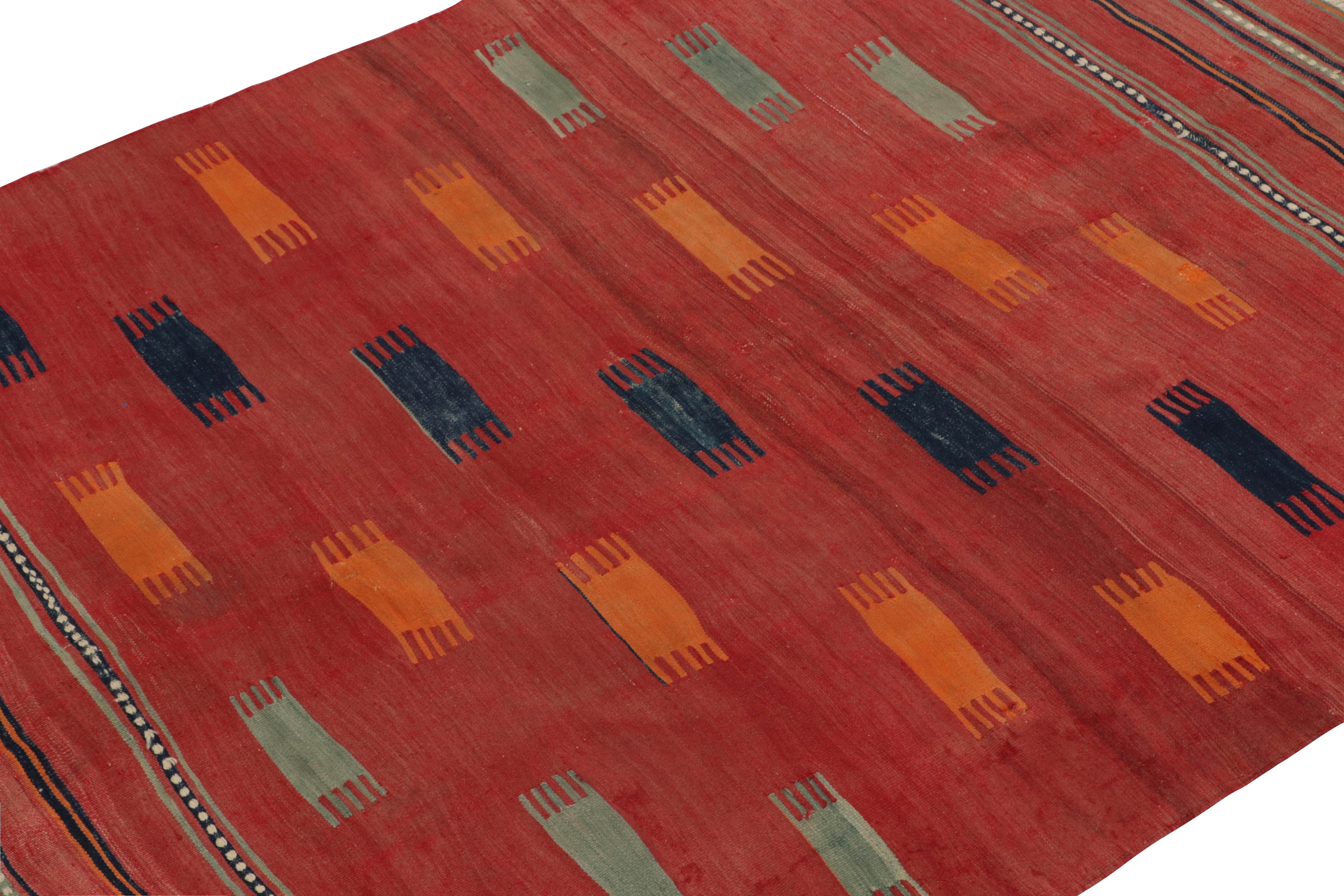 Antiker Stammes-Kelim-Teppich in Rot, Blau mit geometrischem Stammes-Muster von Teppich & Kelim (Türkisch) im Angebot