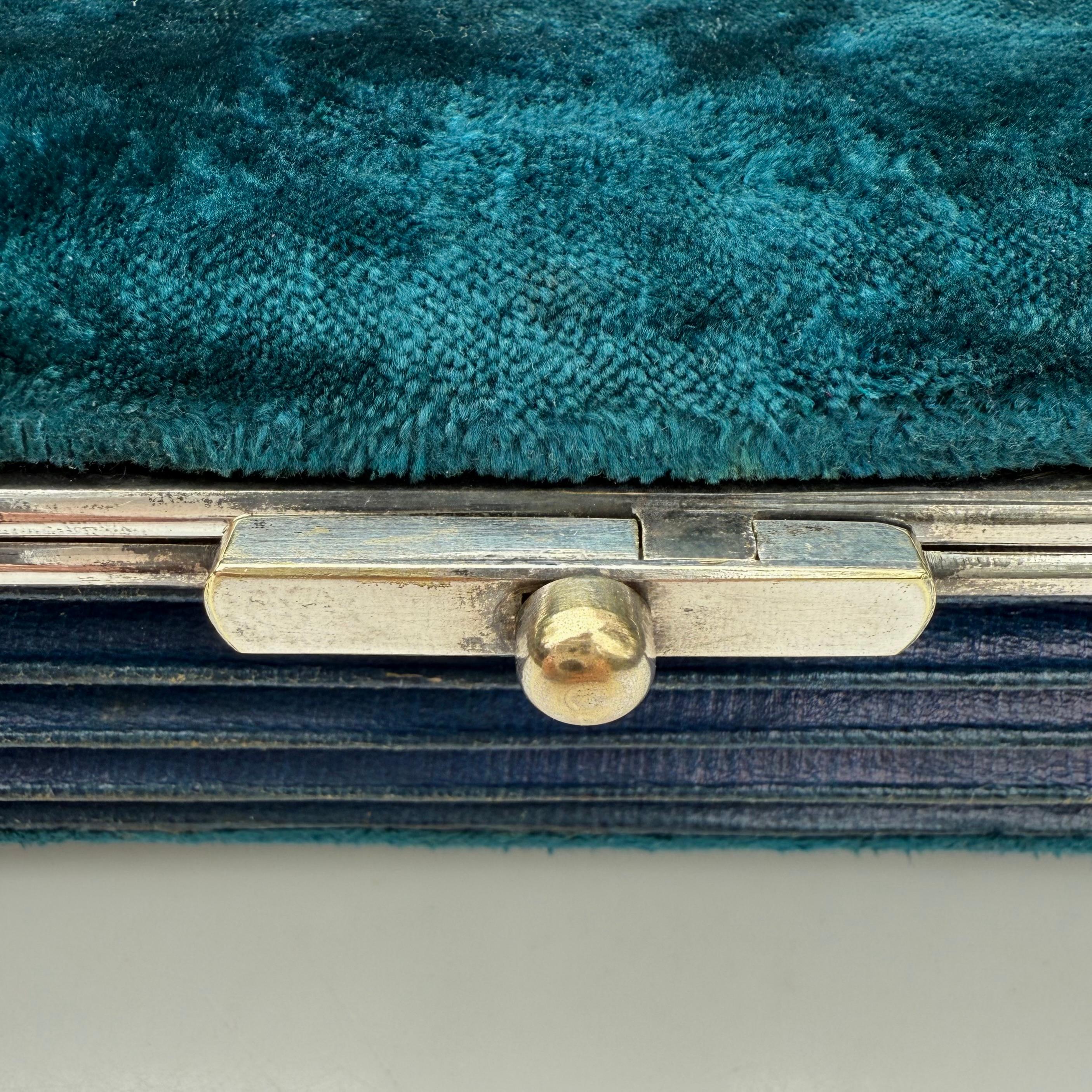 Victorian Travel Case by August Klein In Fair Condition For Sale In Hyattsville, MD