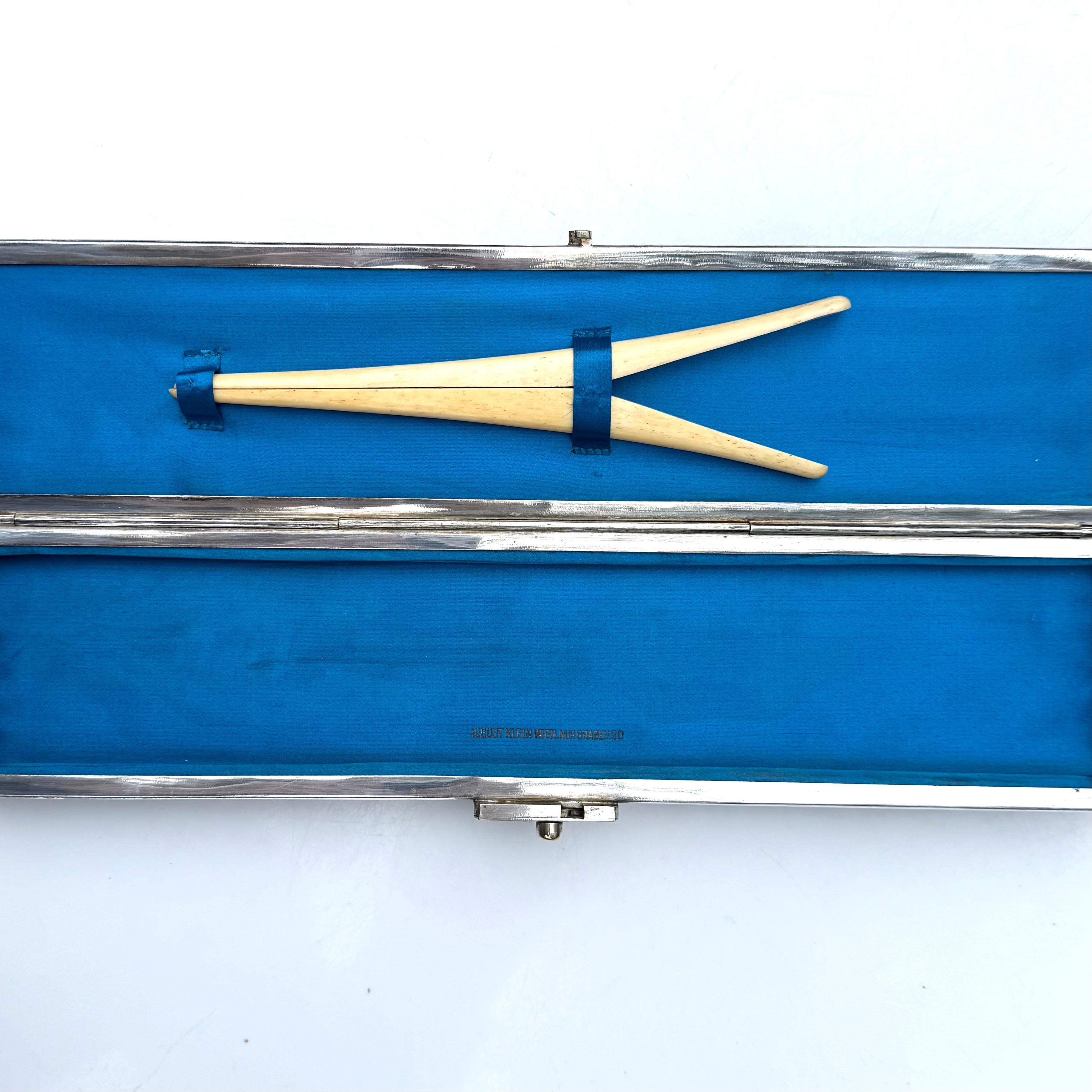 Victorian Travel Case by August Klein For Sale 3