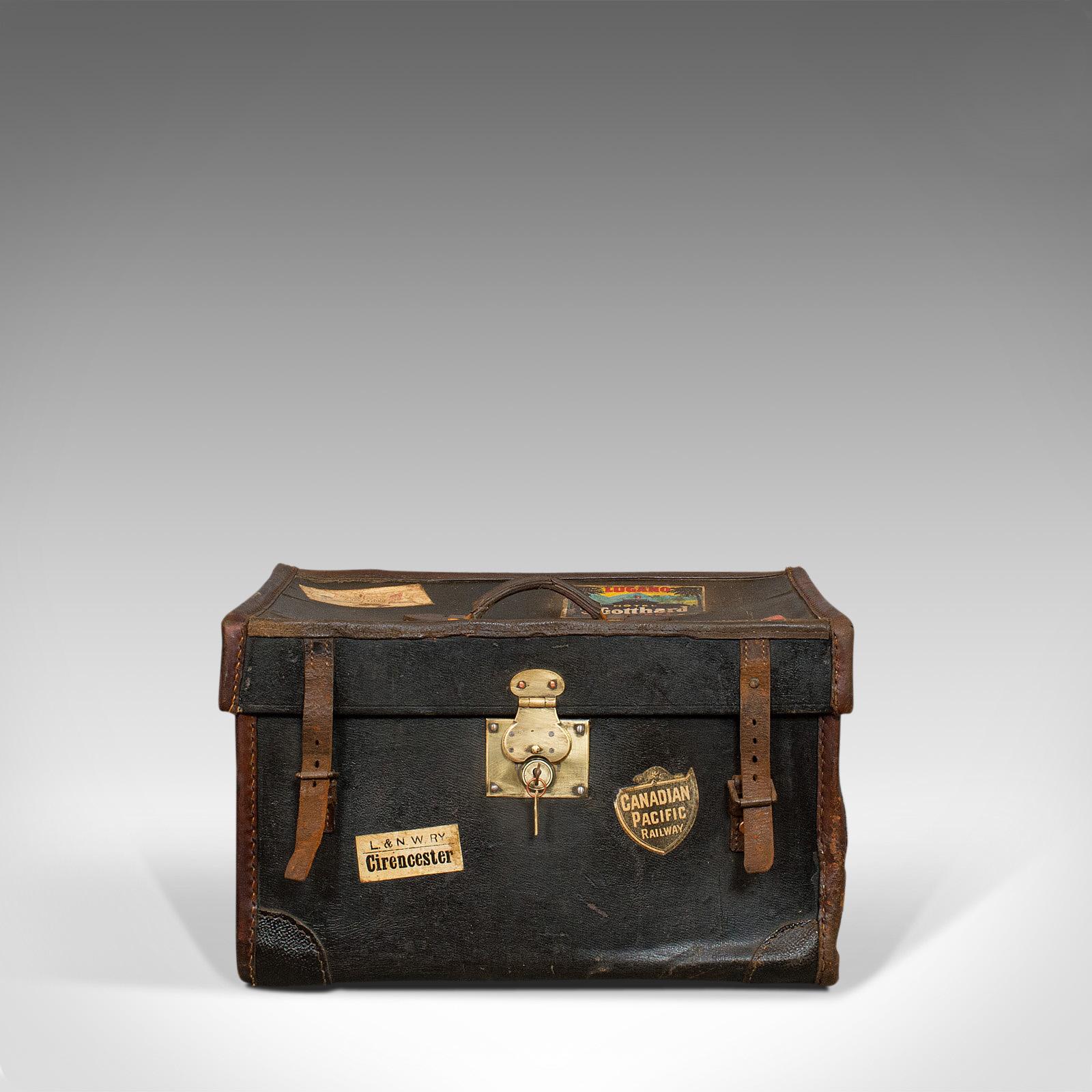 Édouardien Antique malle de voyage:: anglaise:: coffre de voiture personnel:: boîte à chapeau:: circa 1910