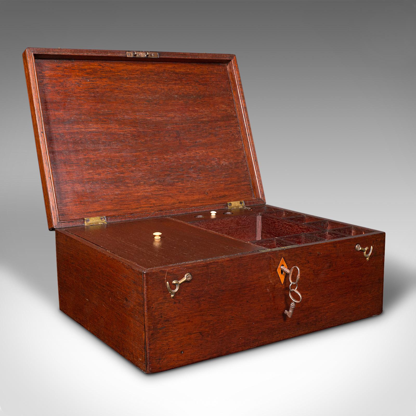 This is an antique travelling jewellery salesman's box. An English, mahogany and cedar secure carry case, dating to the early Victorian period, circa 1850.

Delightfully appointed traveller's box with useful storage
Displays a desirable aged