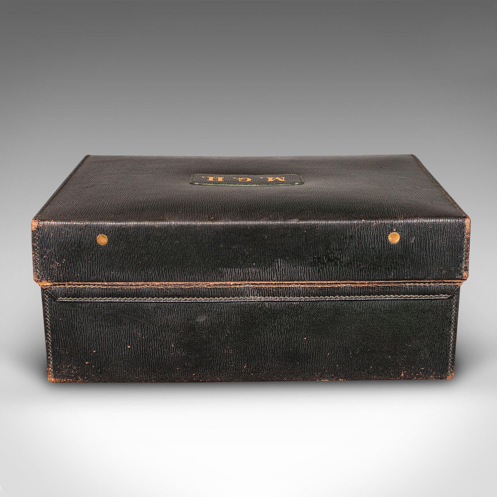 20ième siècle Boîte de coiffeuse de voyage d'antiquités anglaise, cuir, argent, boîte de coiffeuse en vente