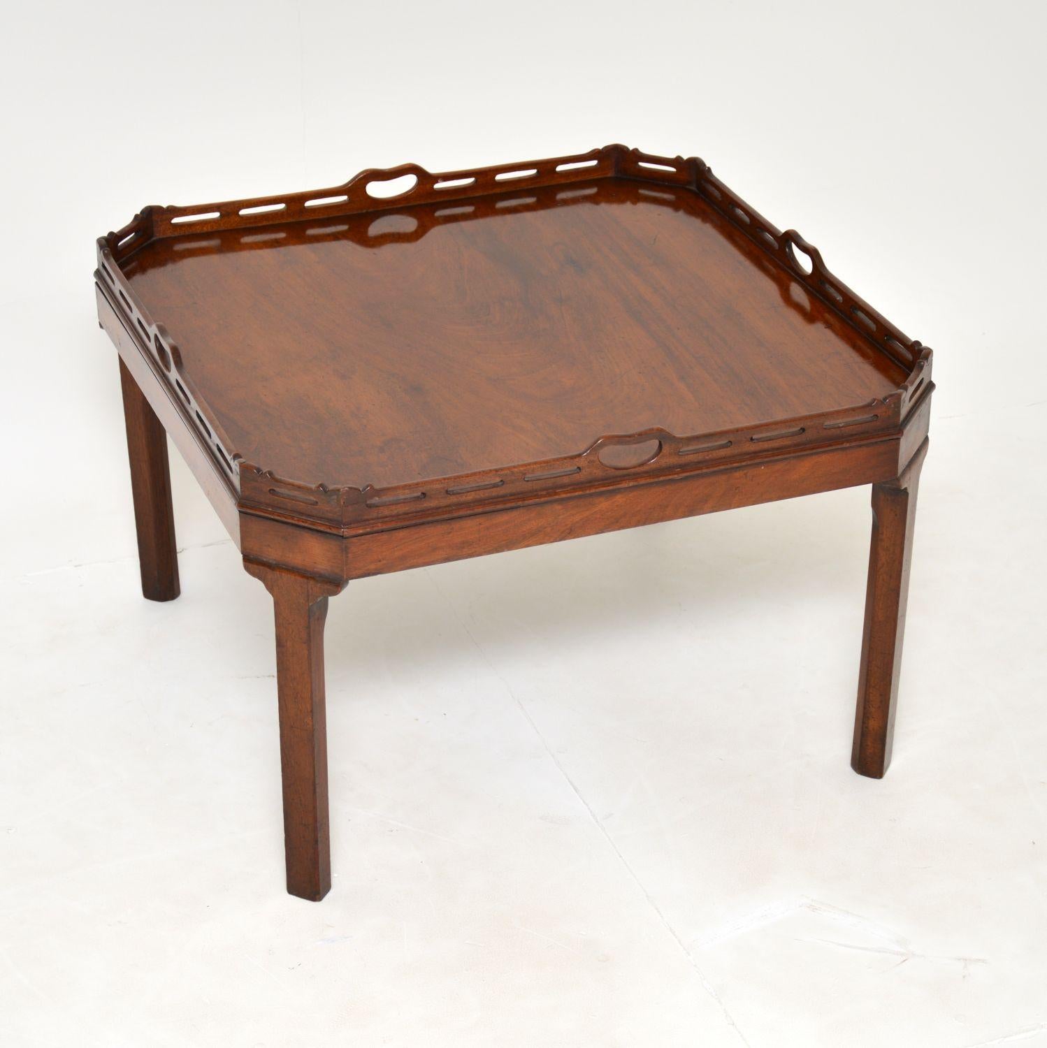 A fantastic antique tray top coffee table. This was made in England, it dates from around the 1900-1910 period.

It is of amazing quality, with solid wood construction throughout. The top has aged beautifully and has an absolutely gorgeous patina.