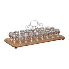Plateau ancien avec 33 tasses à chaussures/verres EPNS sur support à l'origine pour communautés