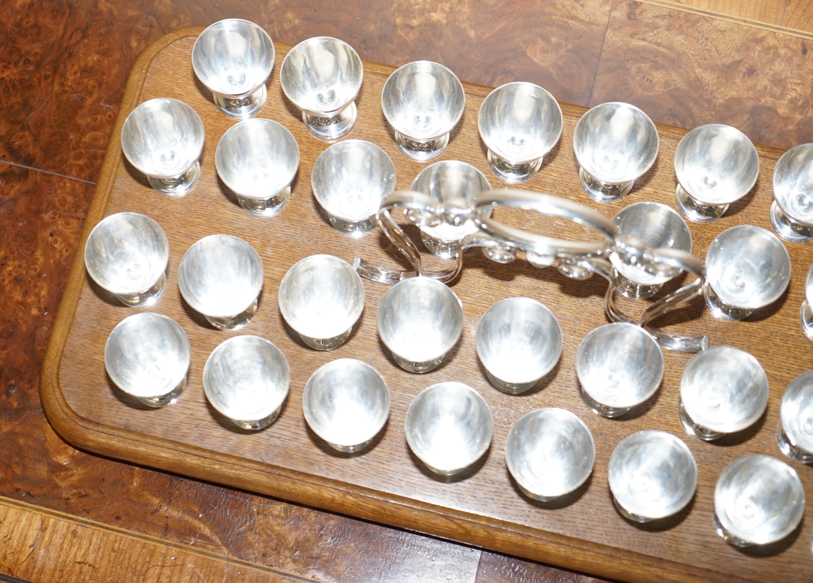 Bandeja Antigua con 33 Vasos / Copas EPNS en Original para Comuniones en venta 2