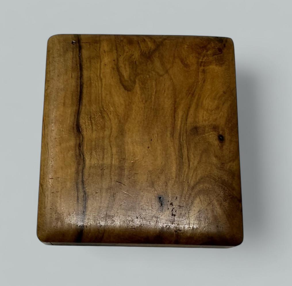 Antico dado da coquilla di Treen Ware, scatola per guanti, scacchiera per dadi, portacarte da donna in vendita 2