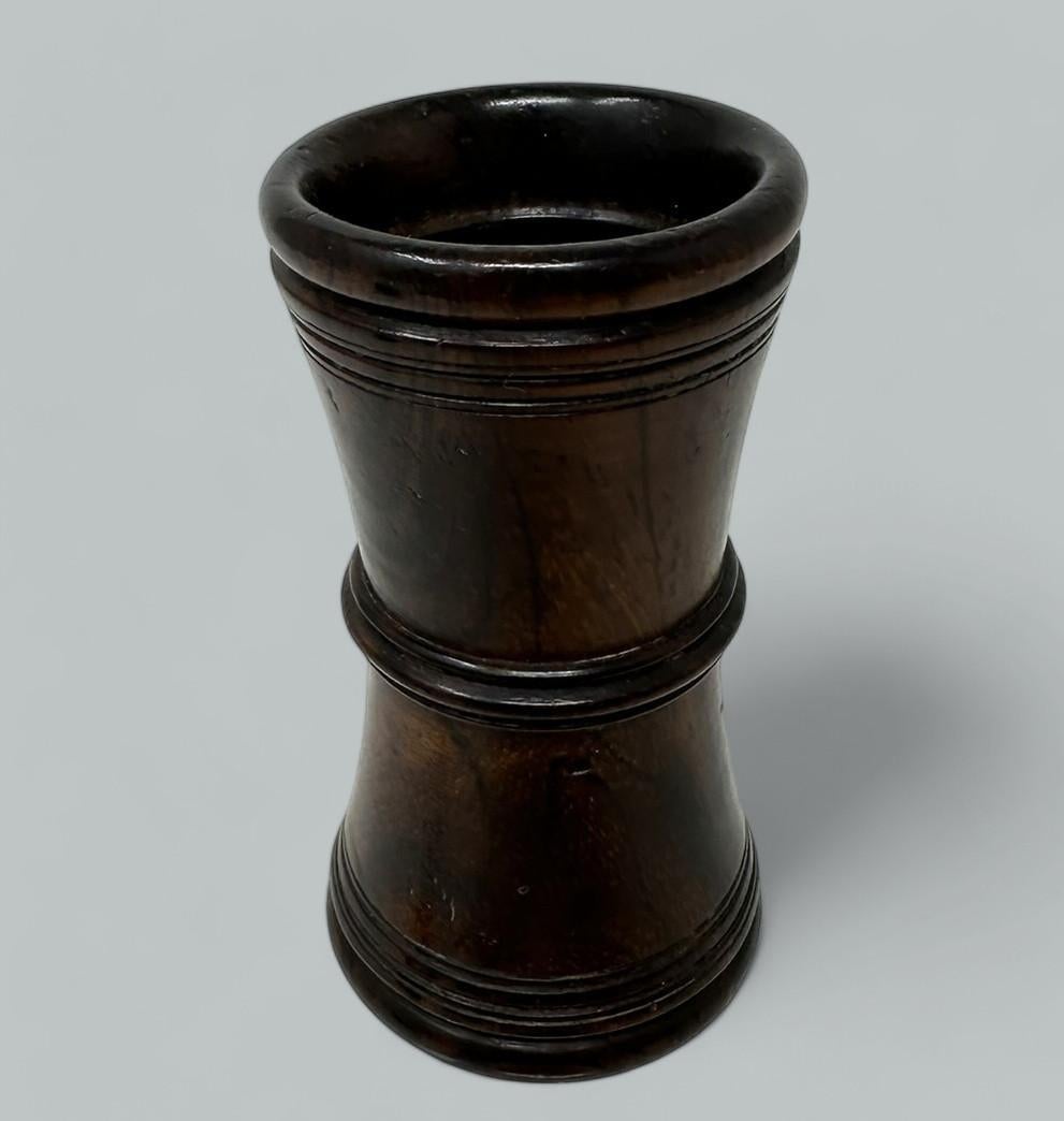 XIX secolo Antico dado da coquilla di Treen Ware, scatola per guanti, scacchiera per dadi, portacarte da donna in vendita