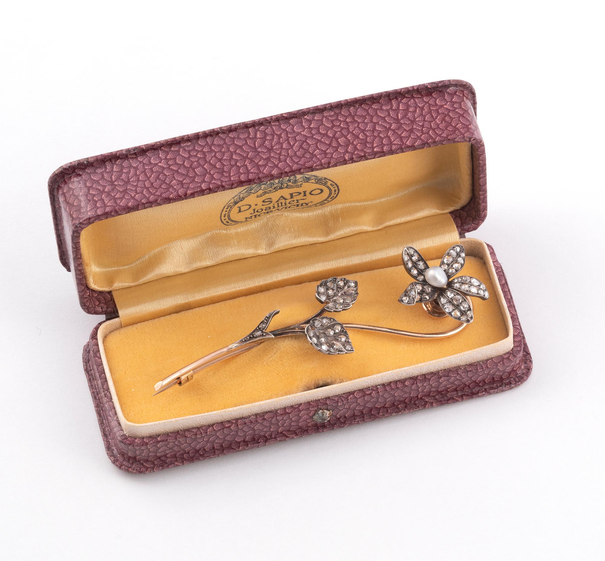 Antike Tremblant-Blumenbrosche aus Gold mit natürlicher Perle und Diamant (Rosenschliff) im Angebot
