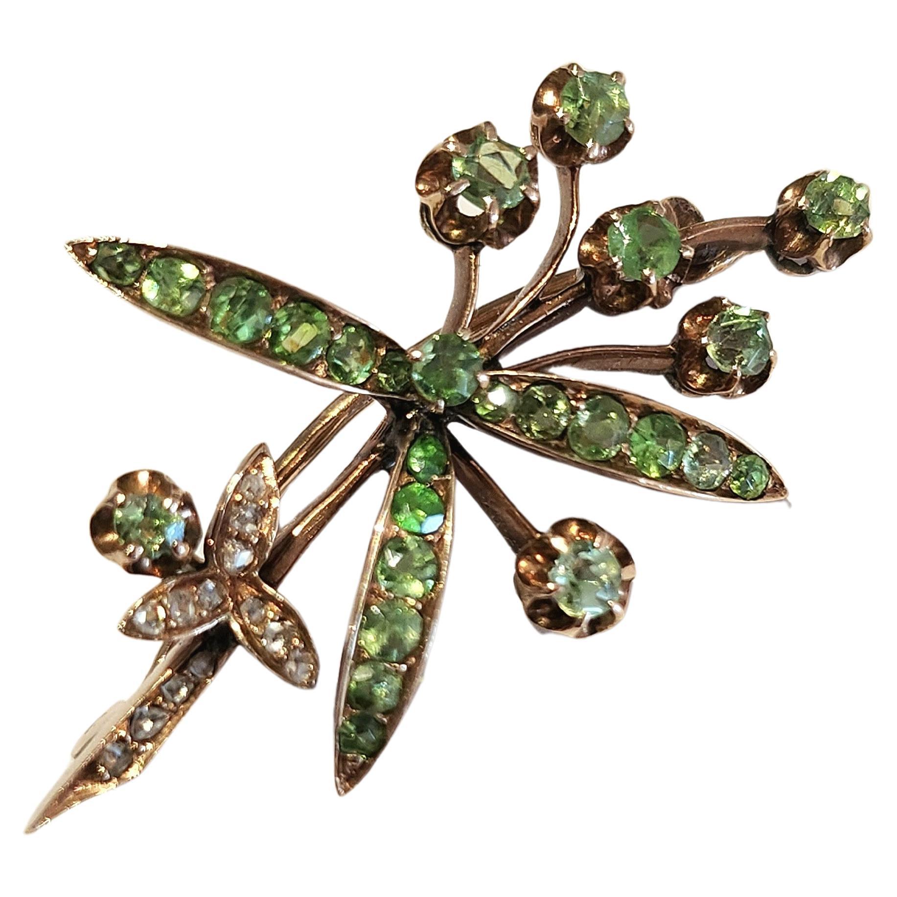 Antike russische Goldbrosche mit Demantoid-Blumenblumen