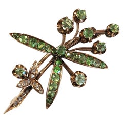 Antike russische Goldbrosche mit Demantoid-Blumenblumen