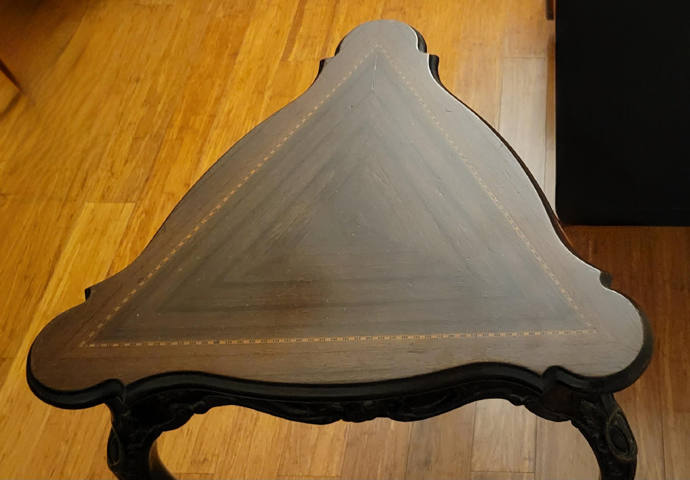 triangle corner table