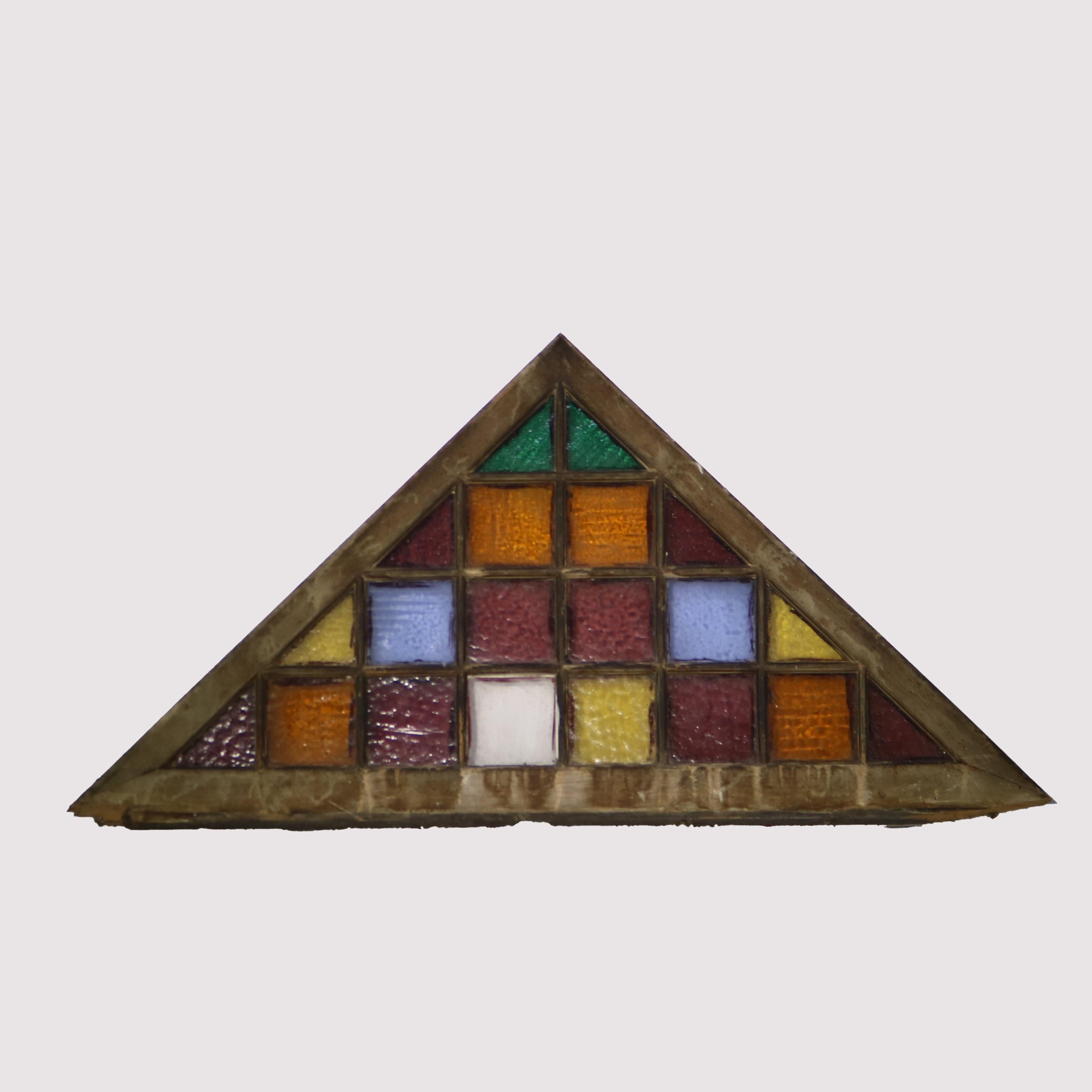Arts and Crafts Vitrail de fenêtre triangulaire Arts & Crafts architectural antique C1920 en vente