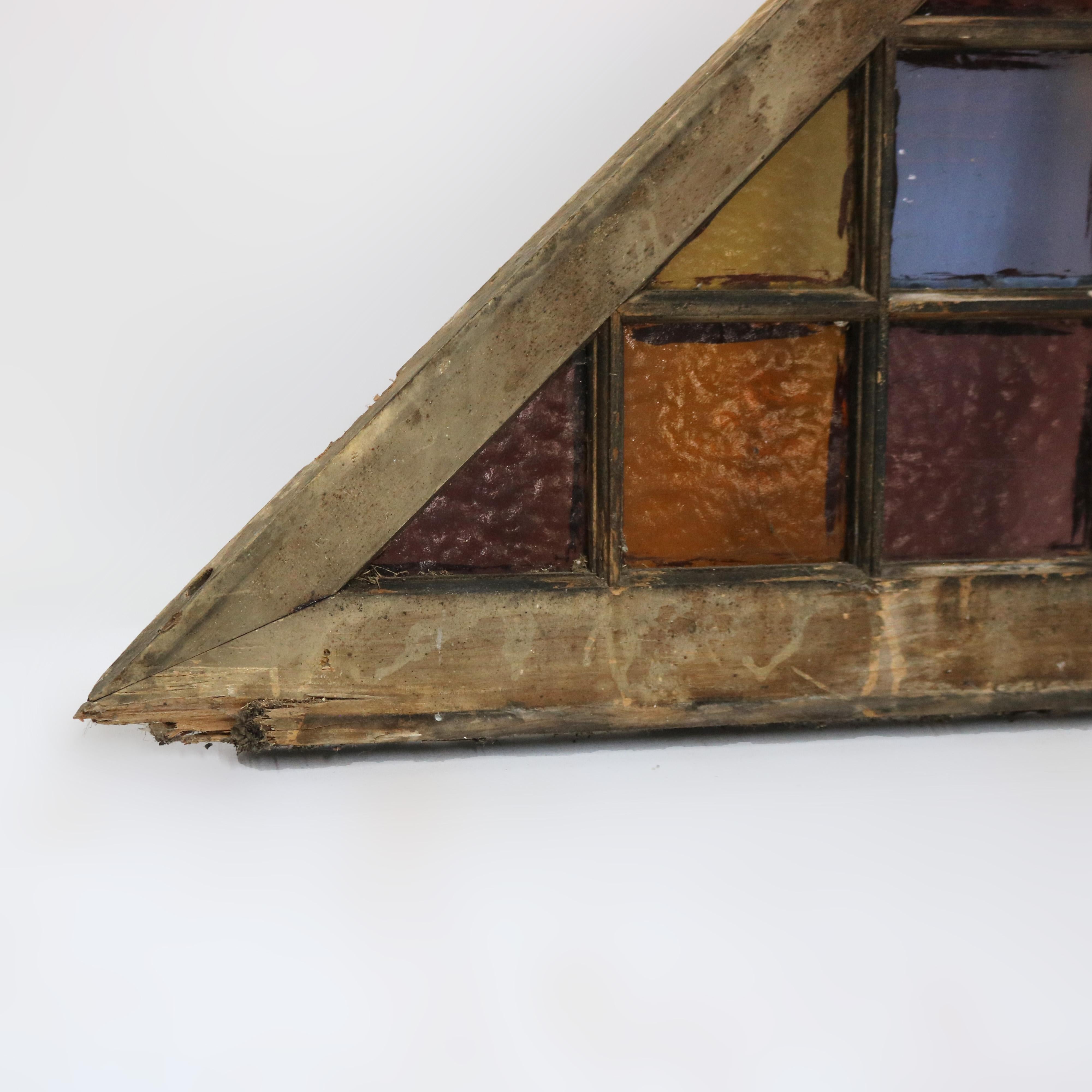 Verre teinté Vitrail de fenêtre triangulaire Arts & Crafts architectural antique C1920 en vente