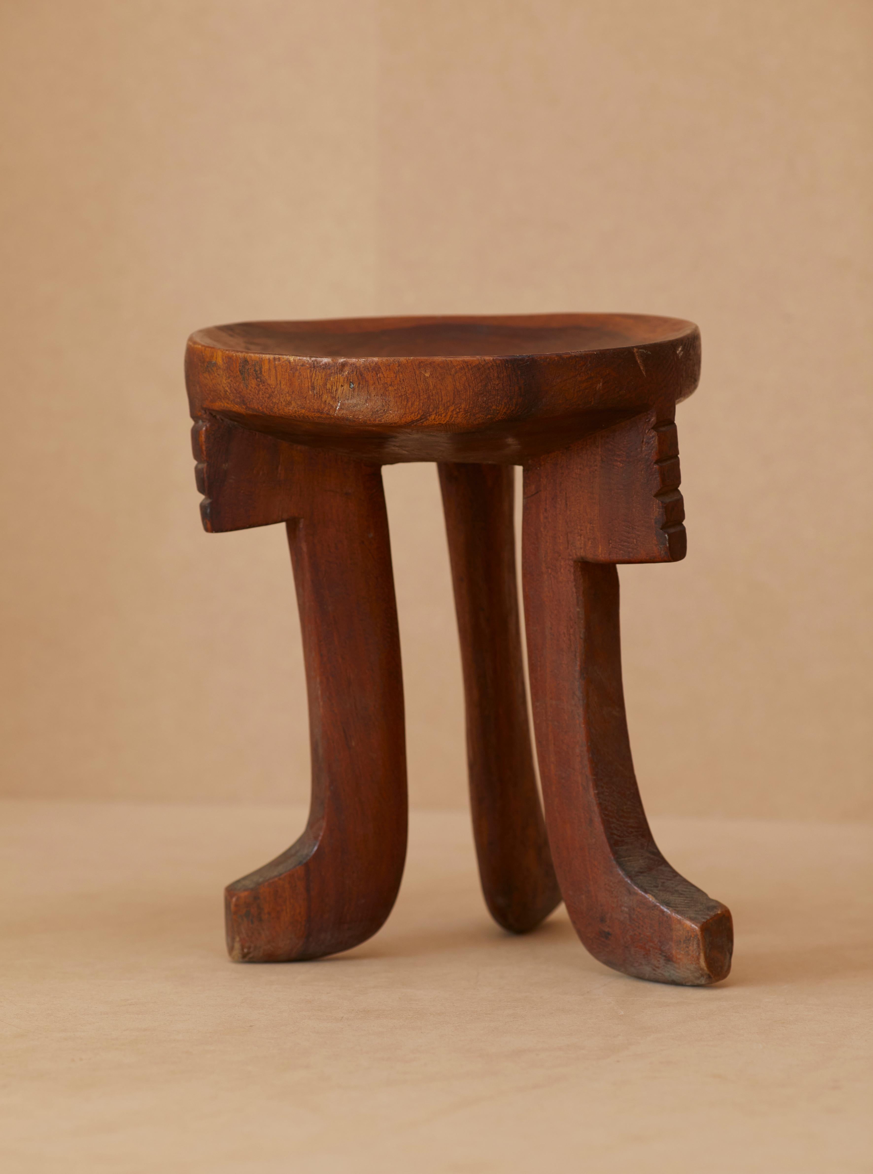 Antique tribal African (Ethiopia) wooden stool In Good Condition In MONTREUIL, FR