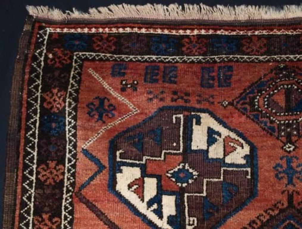 Antiker Stammeskunst-Baluch-Teppich mit großen Guls, 4. Jahrhundert, 19. Jahrhundert im Zustand „Gut“ im Angebot in Moreton-In-Marsh, GB