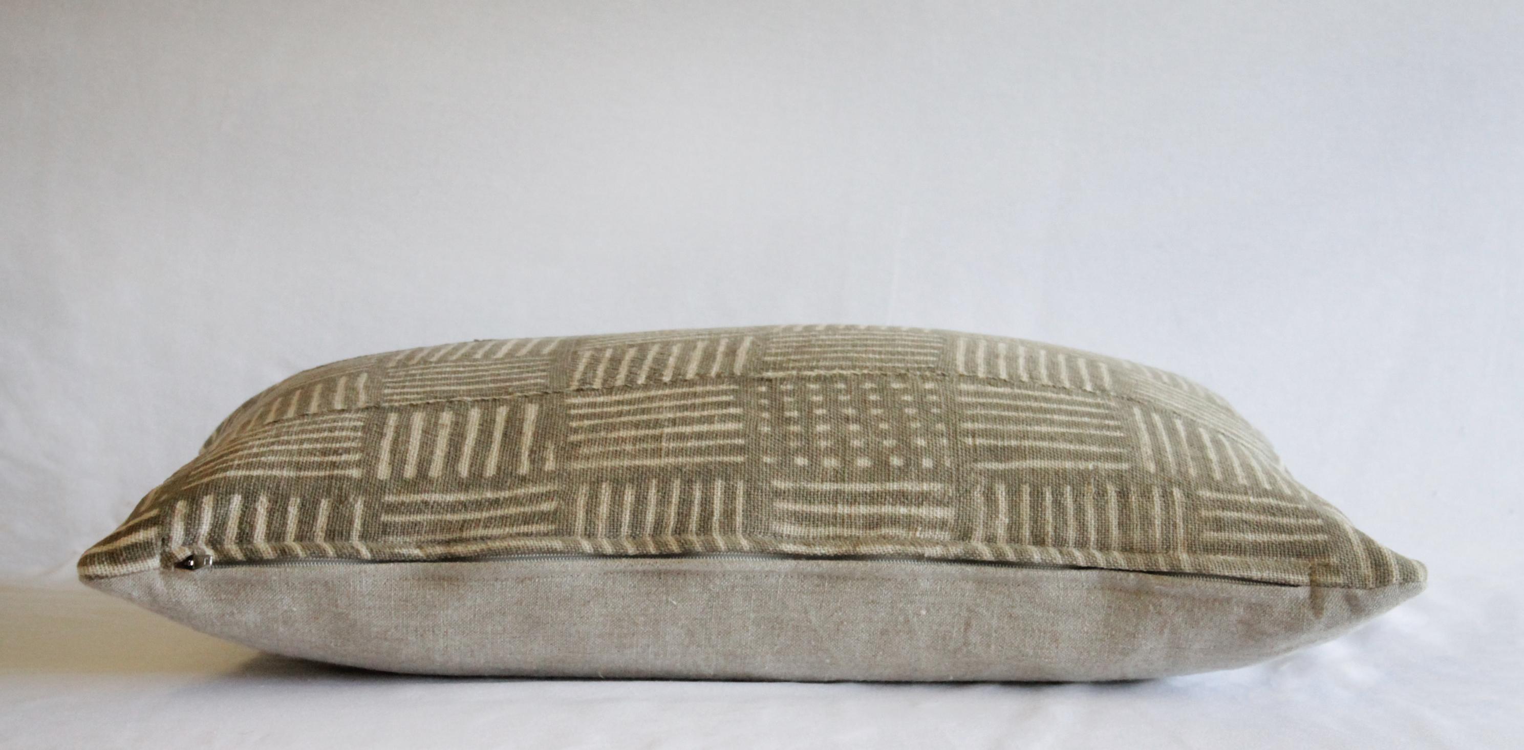 Antique tribal brown and cream nubby textile pillow.
 The backing is a nubby Belgian flax linen, natural color. Hidden zipper closure, insert sold separately. 
Measues: 14