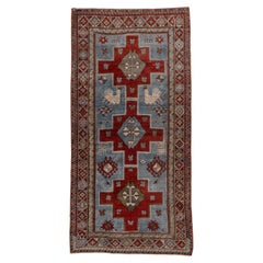 Antiker kaukasischer Stammeskunst-Teppich, blau und rot, grüne Akzente, Kazak-Stil