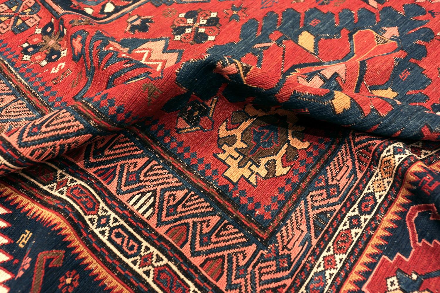 Antiker kaukasischer Soumak-Teppich. Größe: 9 Fuß 2 Zoll x 11 Fuß 4 Zoll (Handgewebt) im Angebot