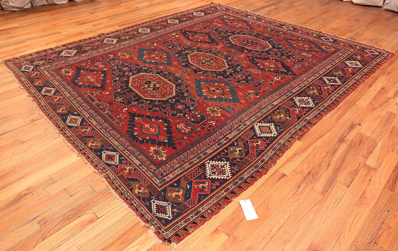 Antiker kaukasischer Soumak-Teppich. Größe: 9 Fuß 2 Zoll x 11 Fuß 4 Zoll im Zustand „Gut“ im Angebot in New York, NY
