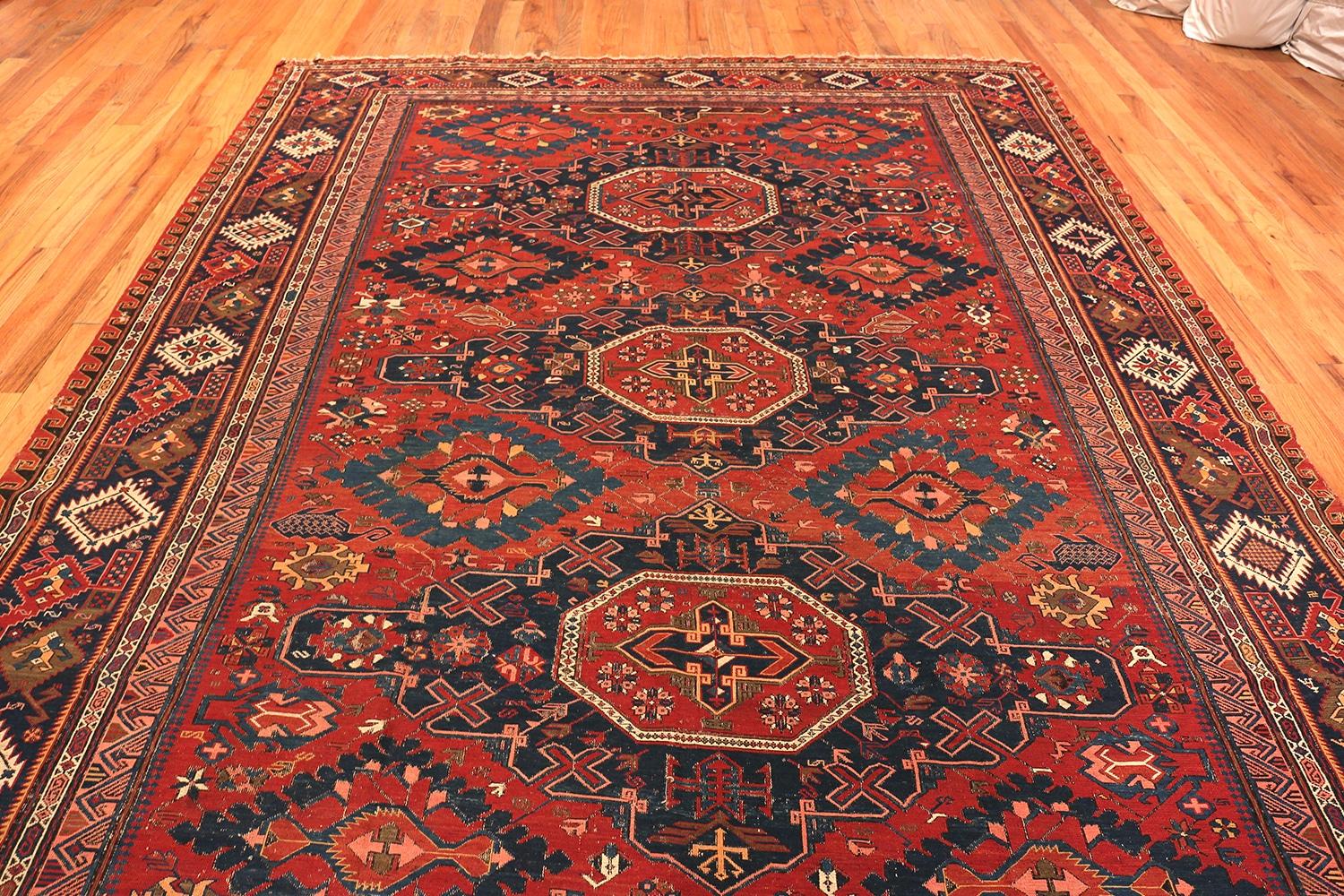 Antiker kaukasischer Soumak-Teppich. Größe: 9 Fuß 2 Zoll x 11 Fuß 4 Zoll (Wolle) im Angebot