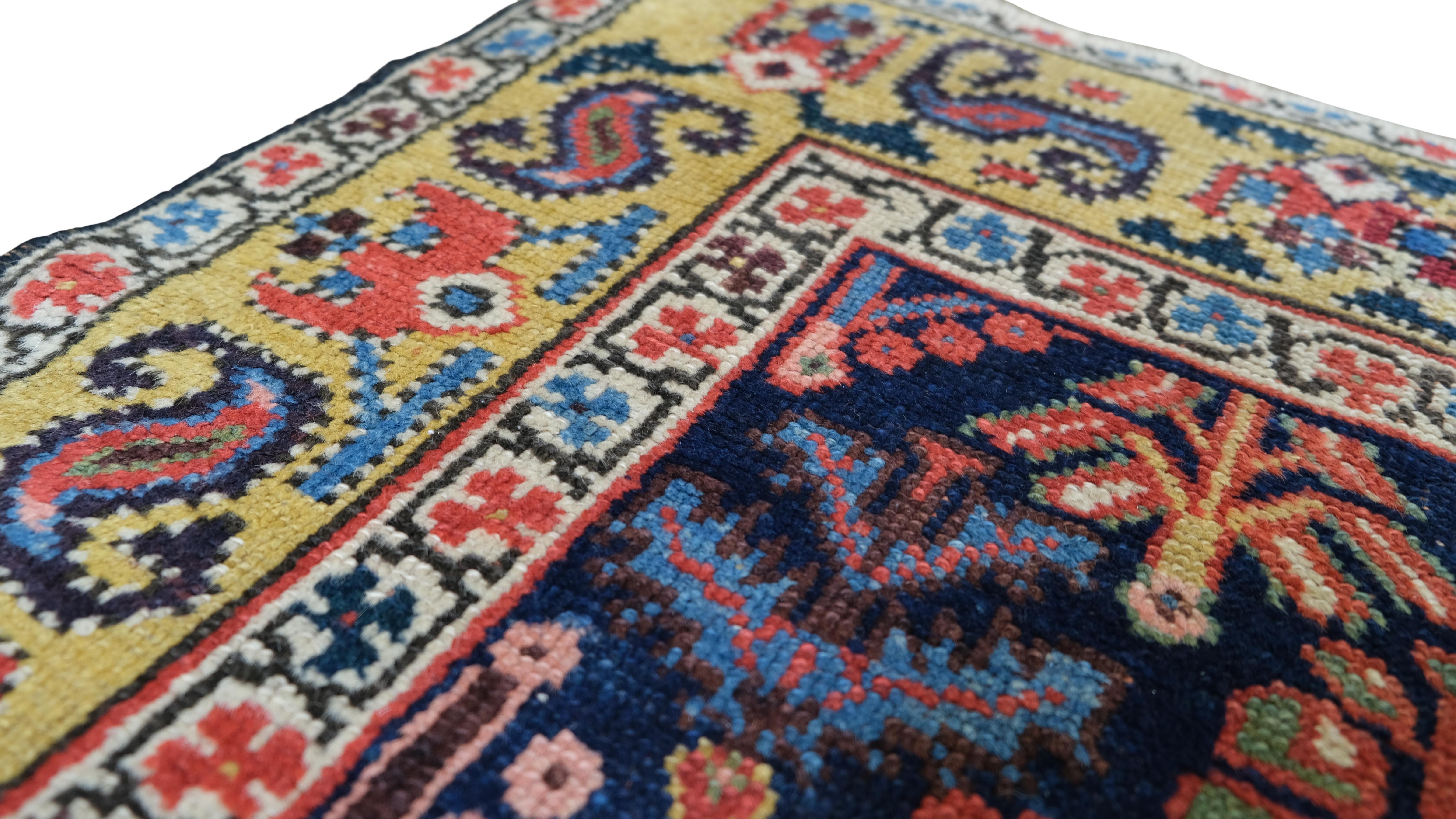Vittoriano Antico runner tribale caucasico in lana dai colori vivaci 3'4''x13'8'' in vendita