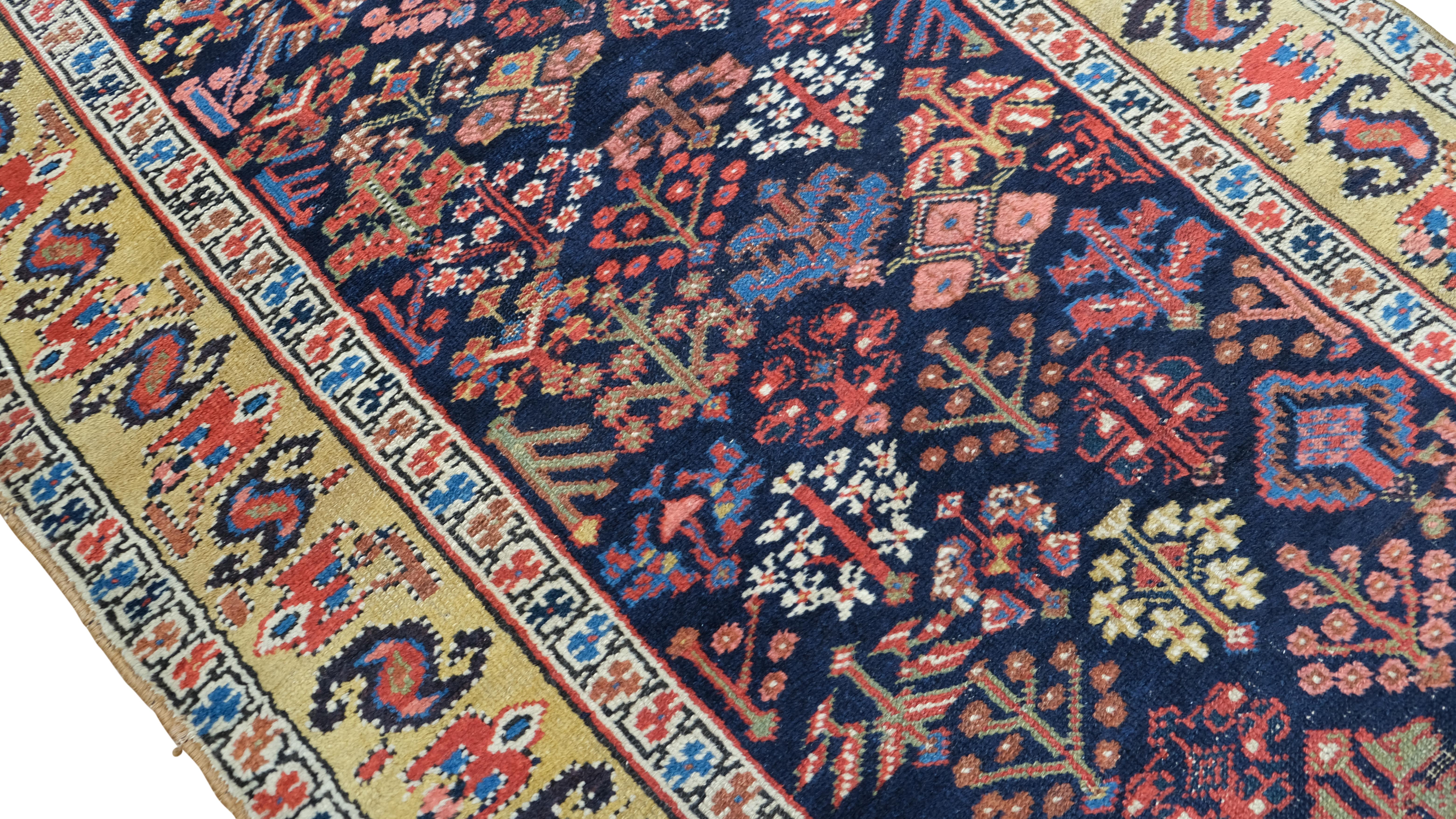 Persiano Antico runner tribale caucasico in lana dai colori vivaci 3'4''x13'8'' in vendita