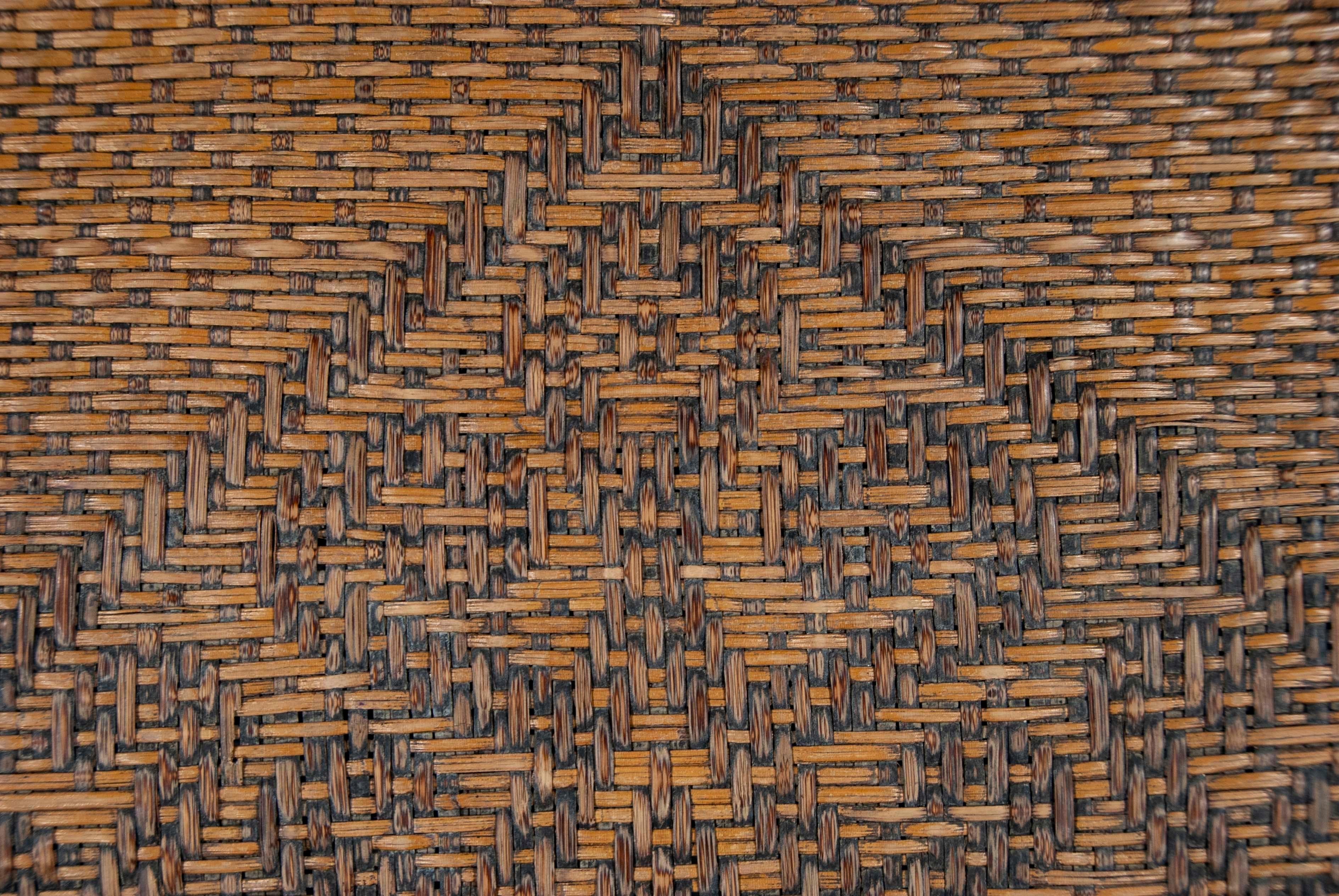 Antique Tribal Dayak Plaited Rattan Longhouse Mat (Tikar), Kalimantan en venta 4