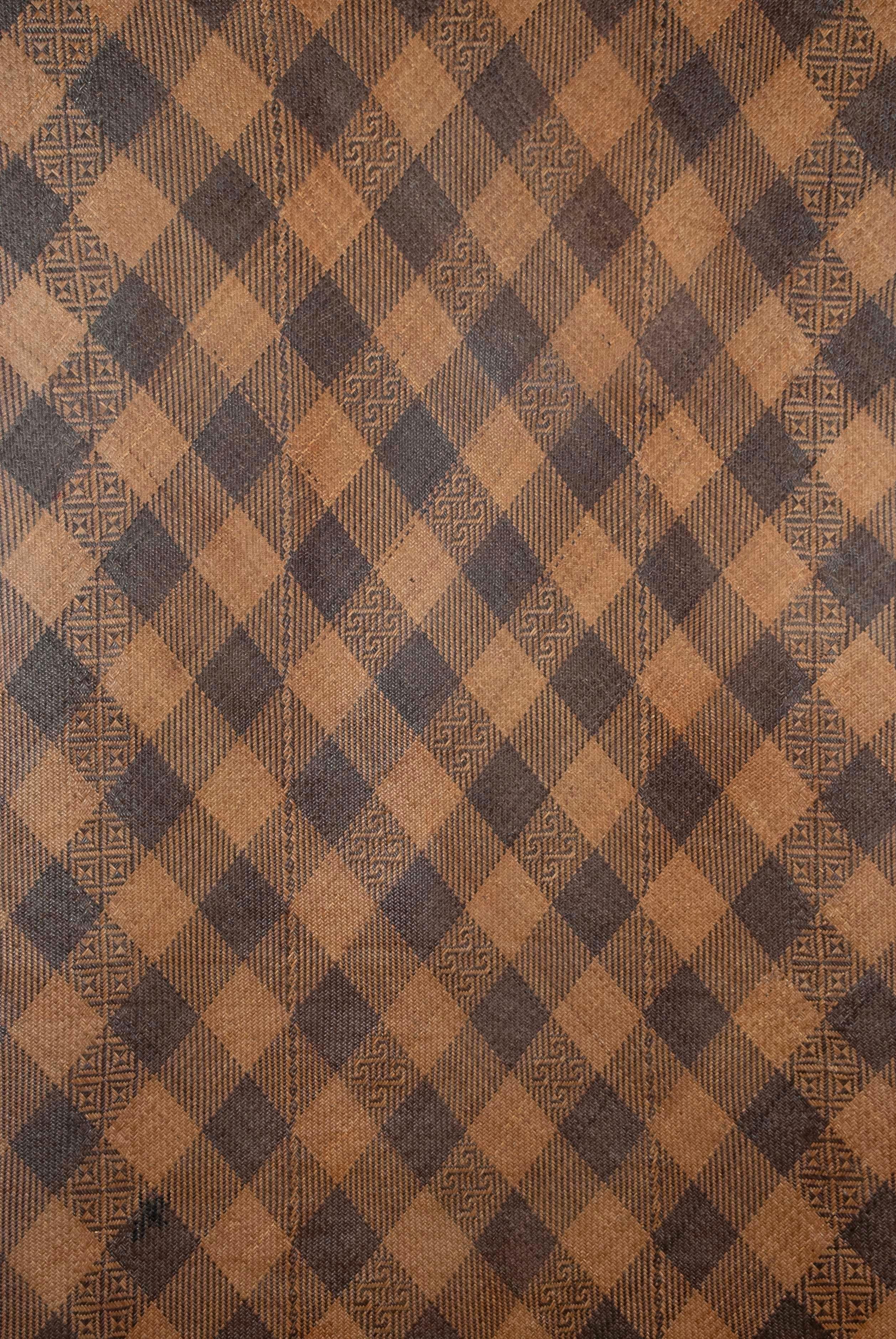 Antique Tribal Dayak Plaited Rattan Longhouse Mat (Tikar), Kalimantan Indonesio en venta