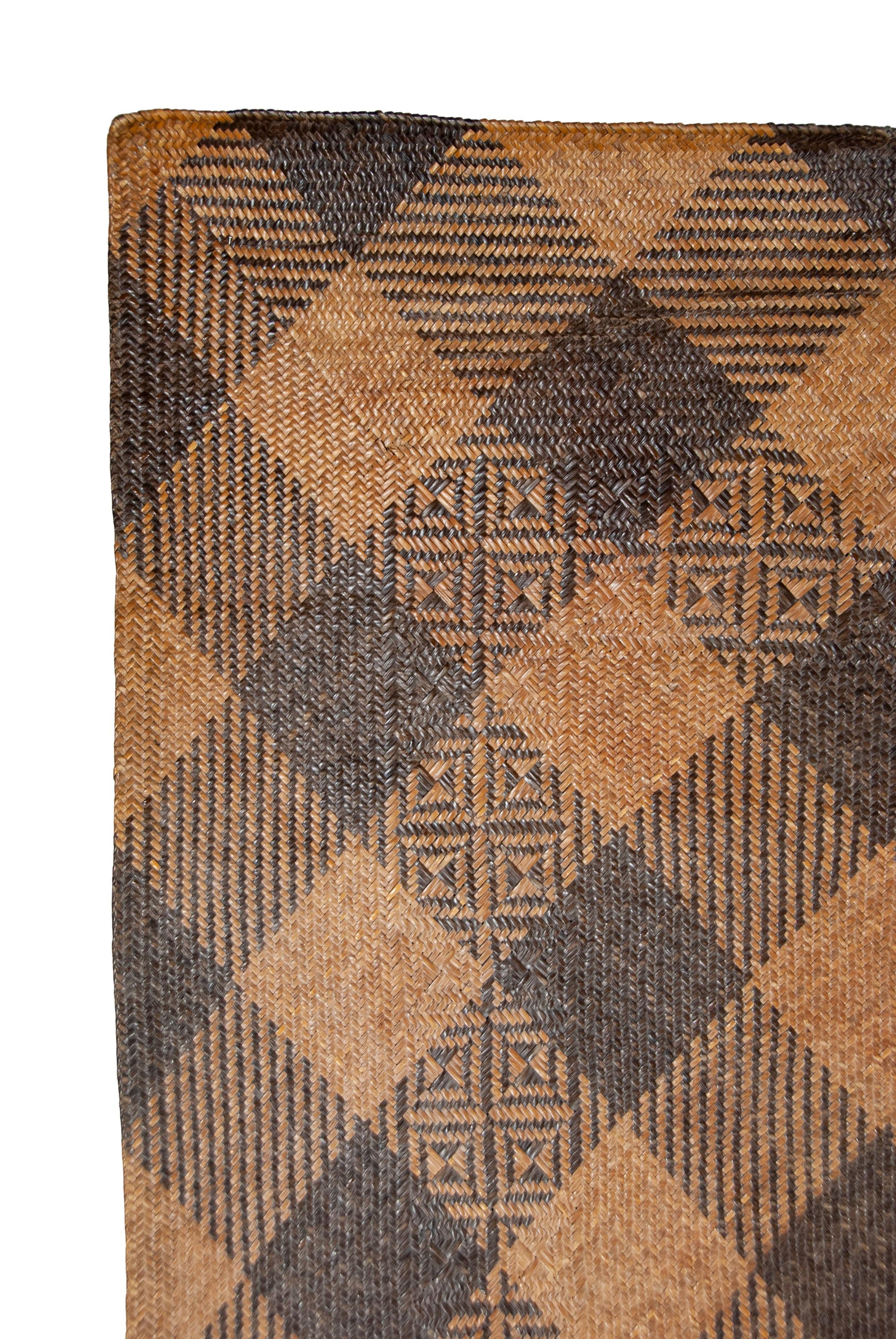 Antique Tribal Dayak Plaited Rattan Longhouse Mat (Tikar), Kalimantan siglo XX en venta