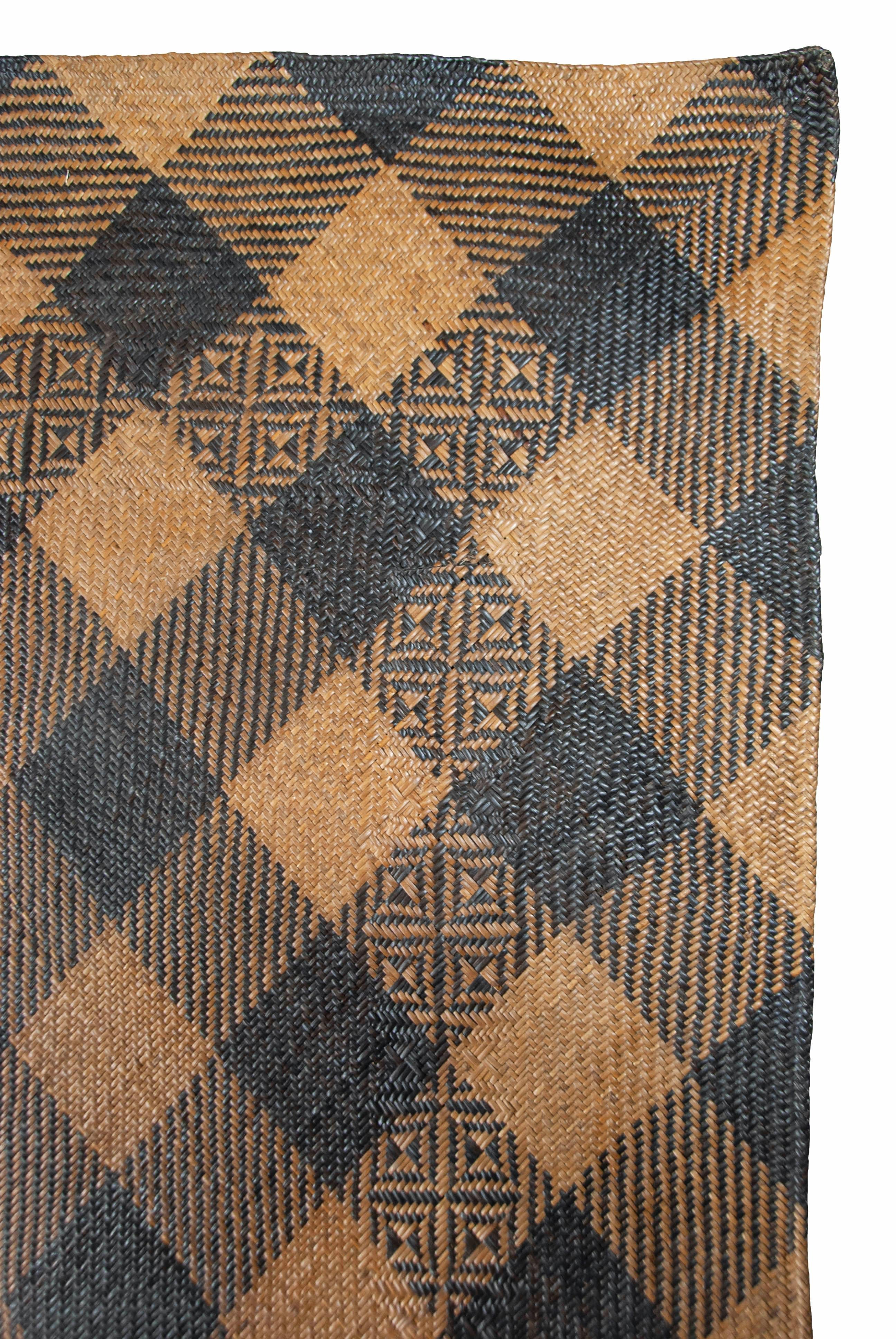 Antique Tribal Dayak Plaited Rattan Longhouse Mat (Tikar), Kalimantan siglo XX en venta