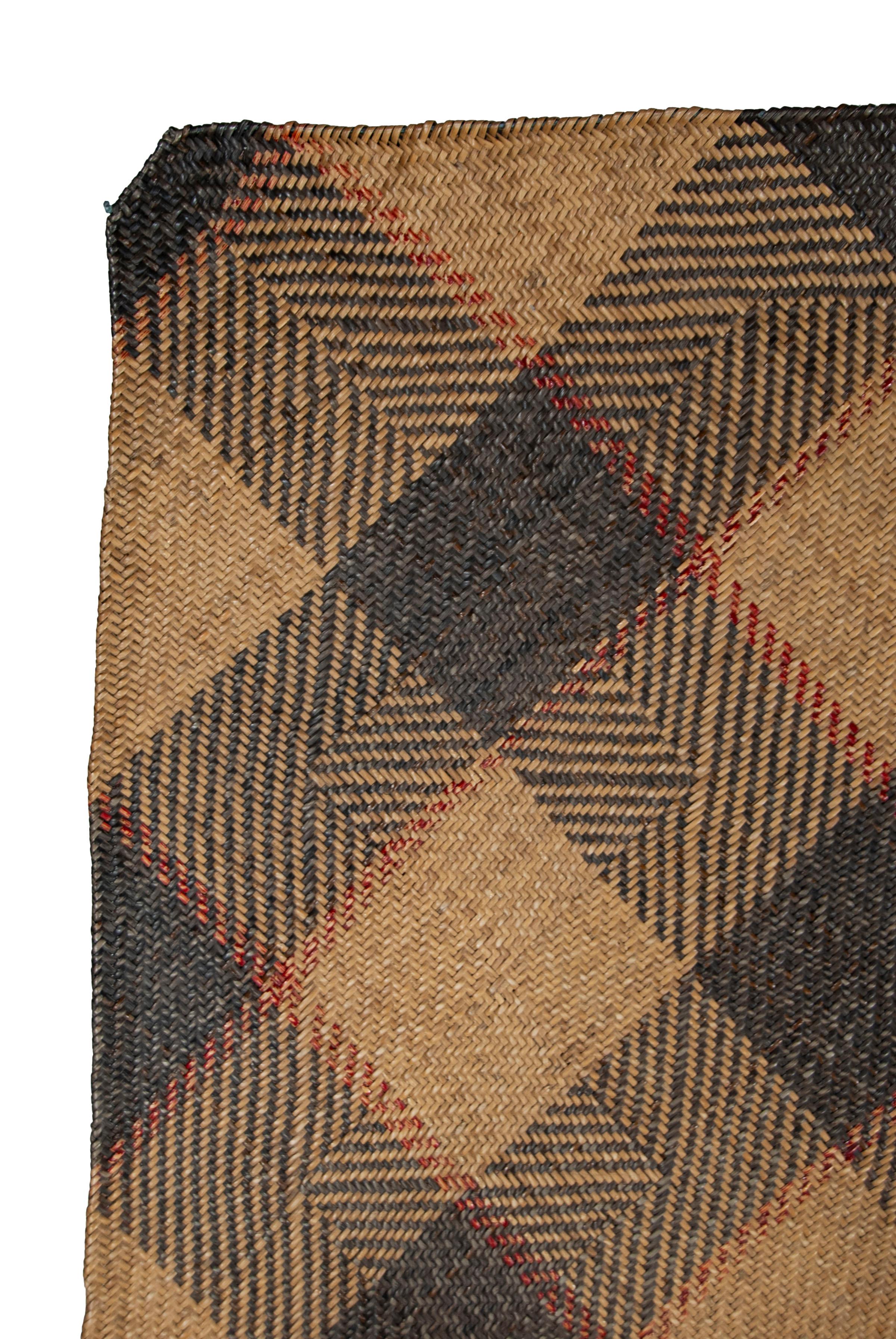 Antique Tribal Dayak Plaited Rattan Longhouse Mat (Tikar), Kalimantan siglo XX en venta