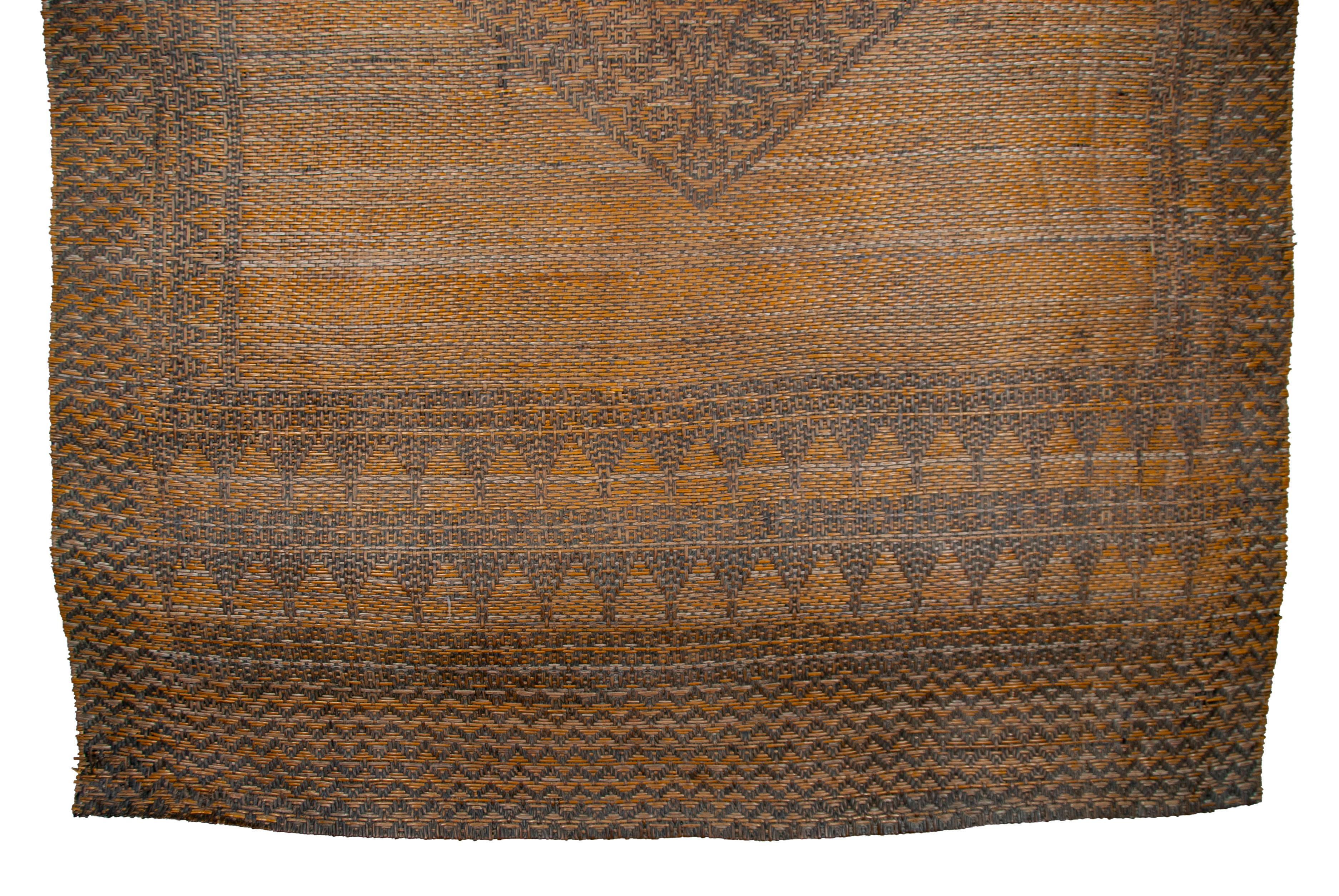 Antique Tribal Dayak Plaited Rattan Longhouse Mat (Tikar), Kalimantan siglo XX en venta