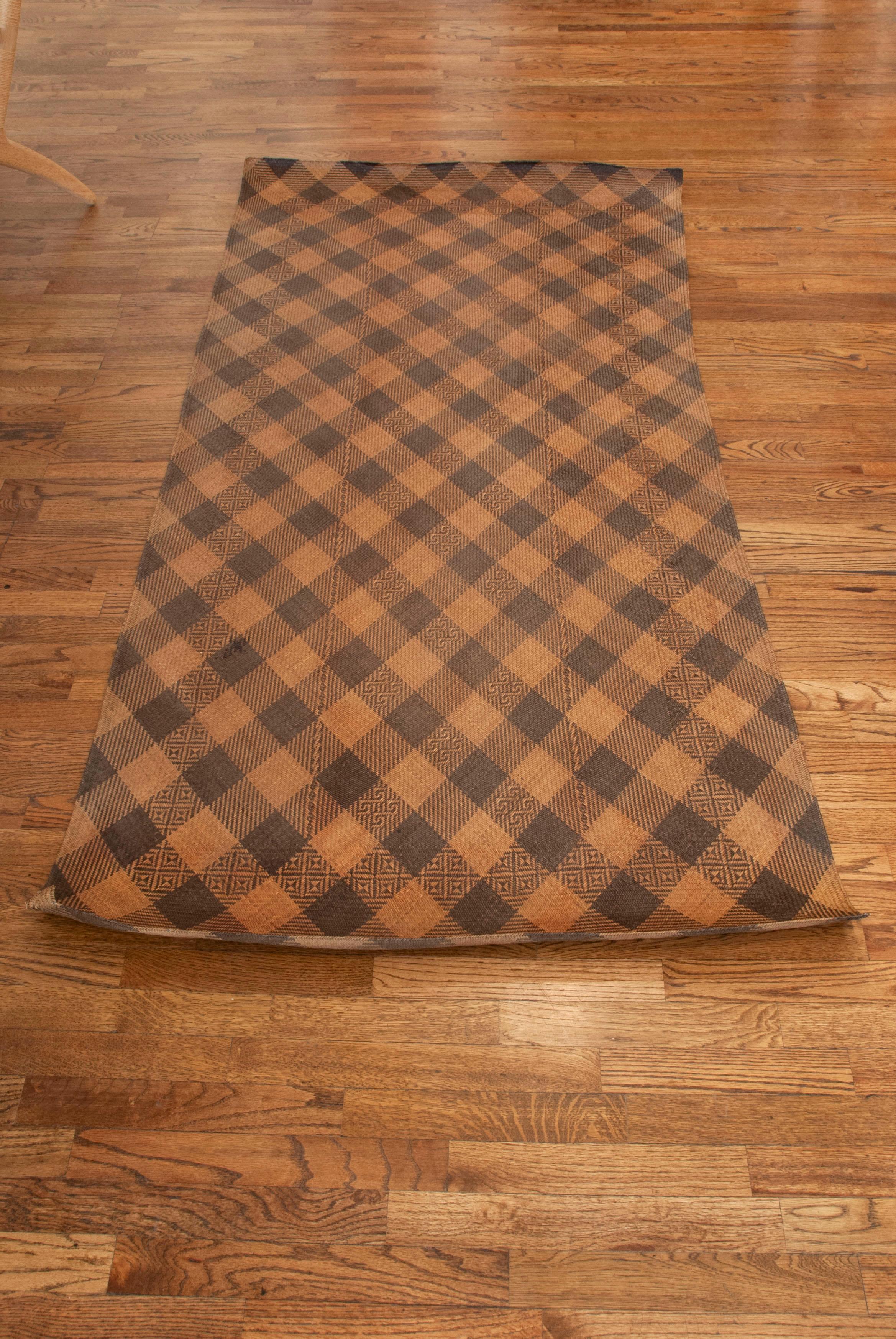 Antique Tribal Dayak Plaited Rattan Longhouse Mat (Tikar), Kalimantan Ratán en venta