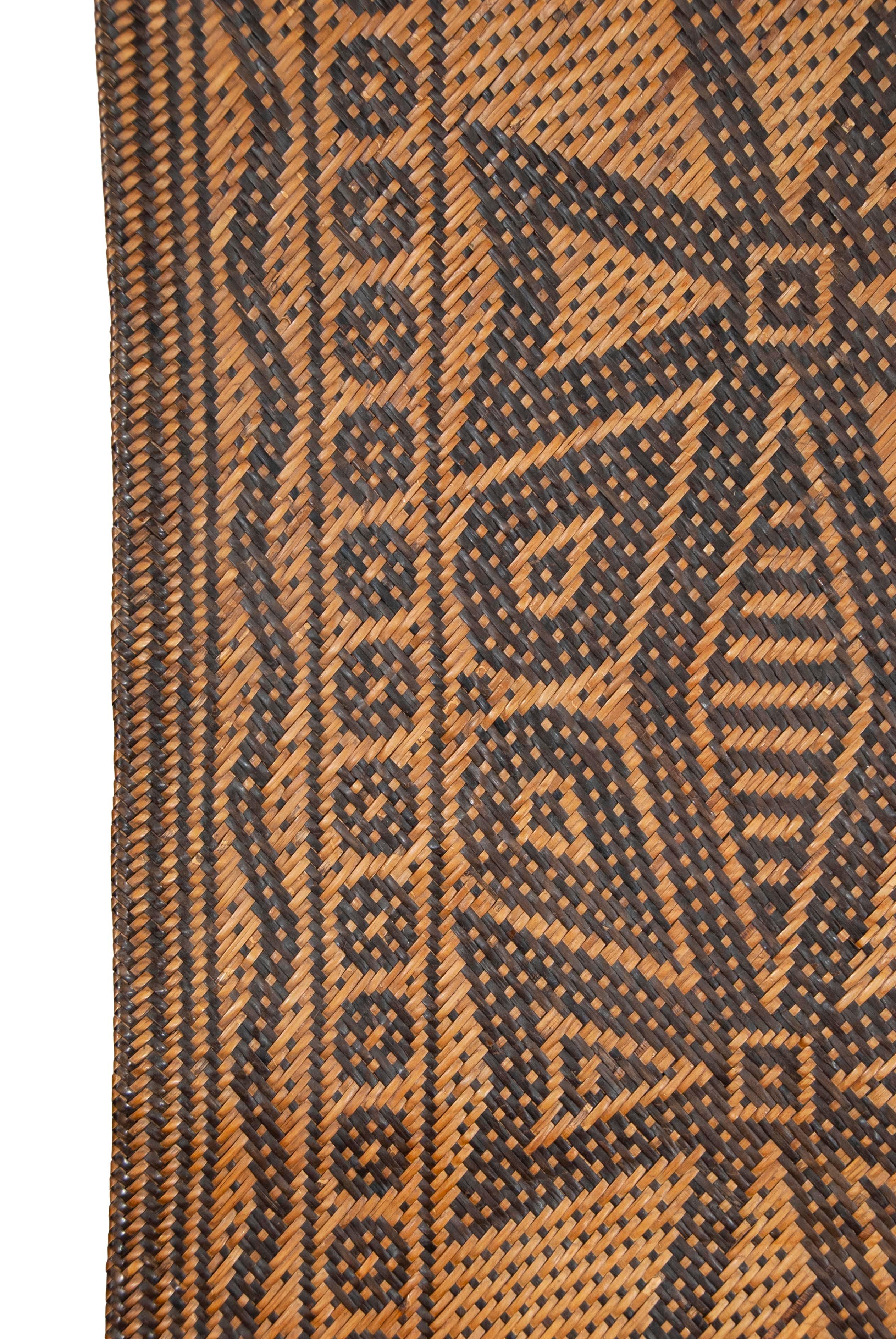 Antique Tribal Dayak Plaited Rattan Longhouse Mat (Tikar), Kalimantan Ratán en venta