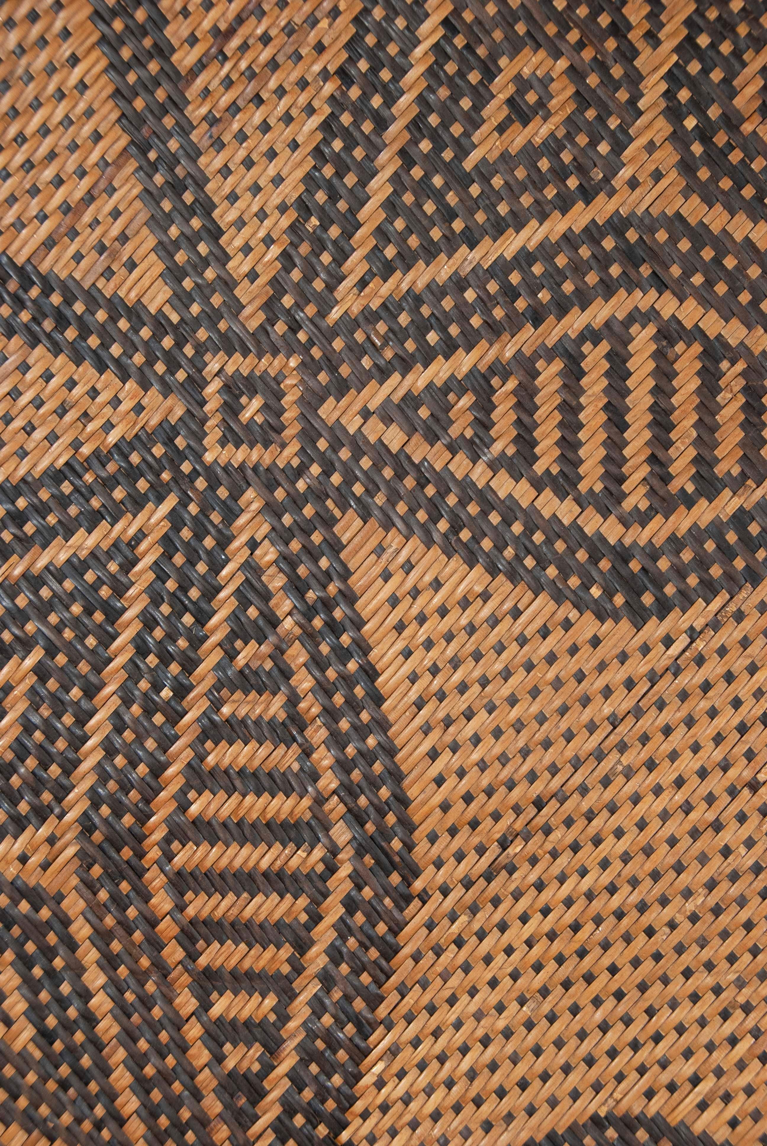 Antique Tribal Dayak Plaited Rattan Longhouse Mat (Tikar), Kalimantan en venta 1